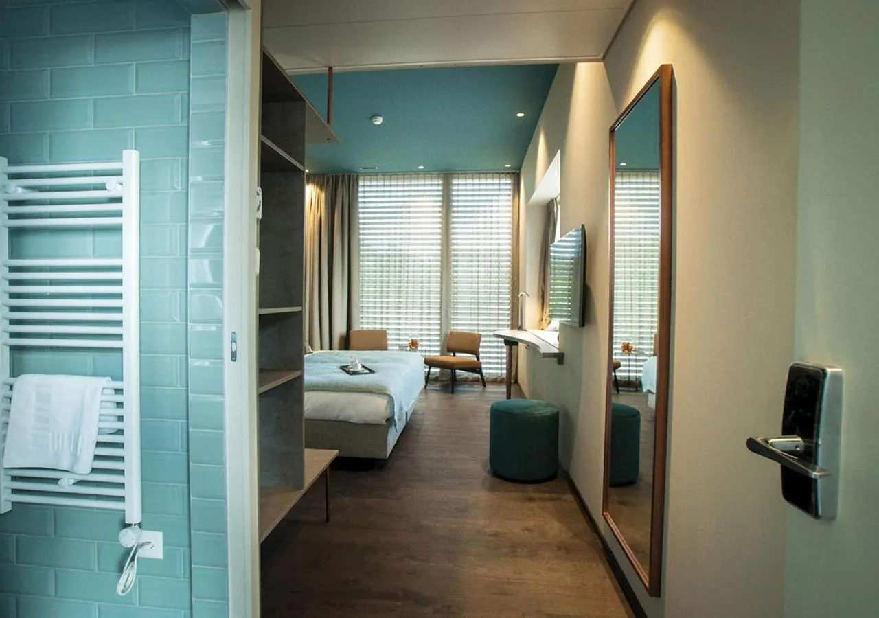 Bedroom in Hôtel Restaurant Port-Conty