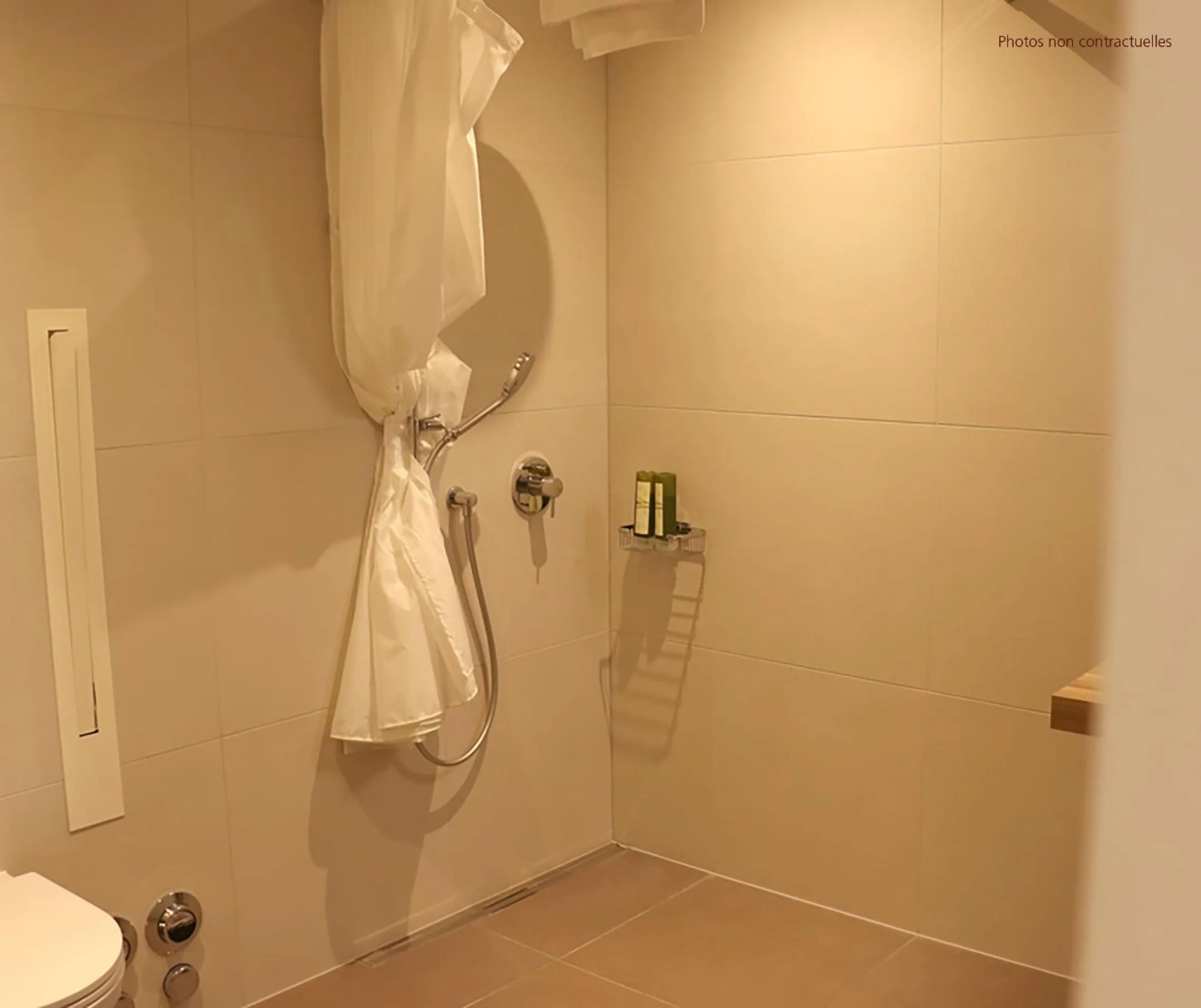 Bathroom in Hôtel Restaurant Port-Conty