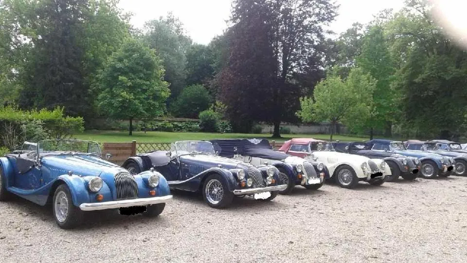Parking in Chambre d'hôtes SOPHORA - Les Clés des Lys