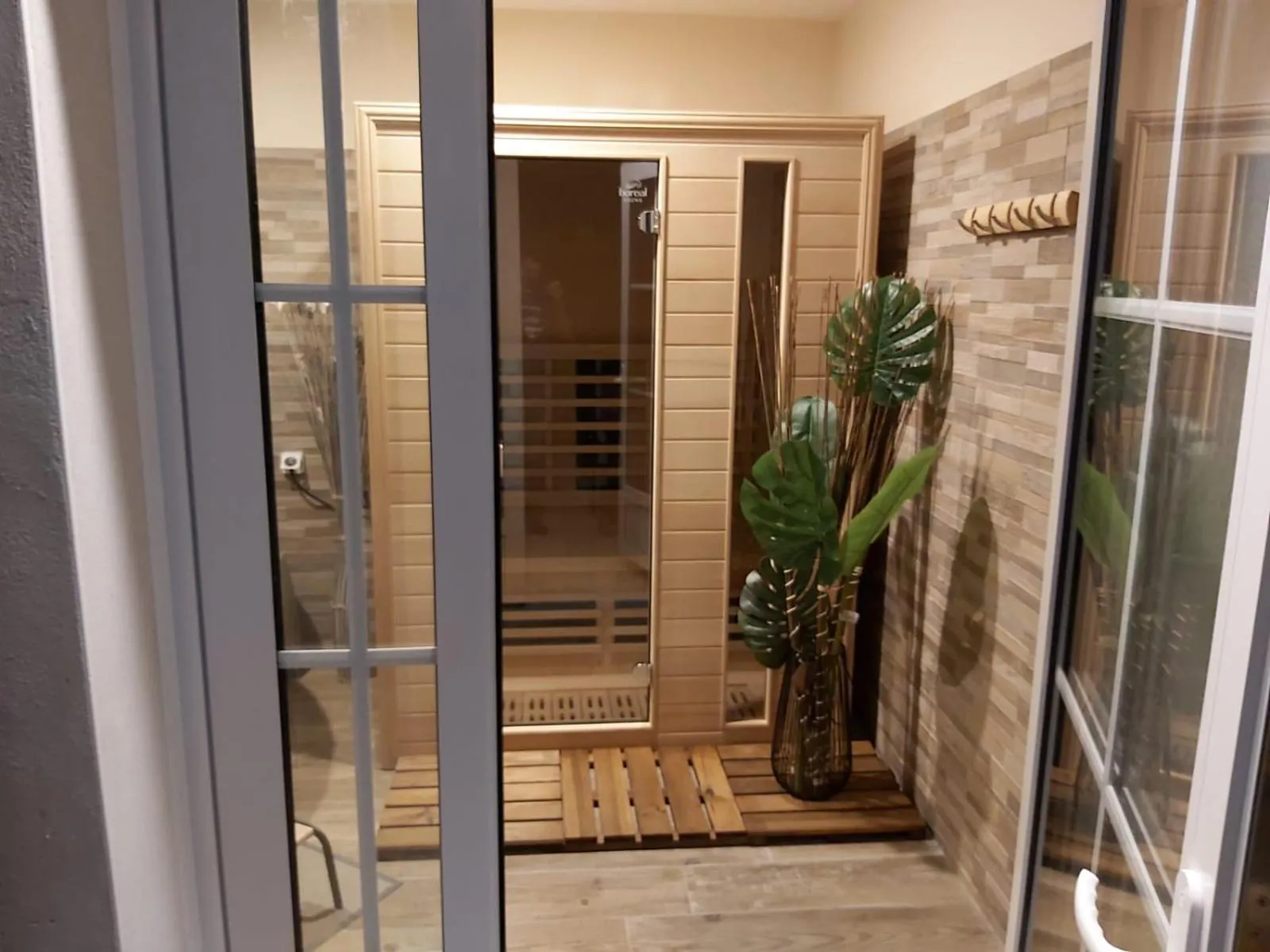 Spa and wellness centre/facilities in Chambre d'hôtes SOPHORA - Les Clés des Lys