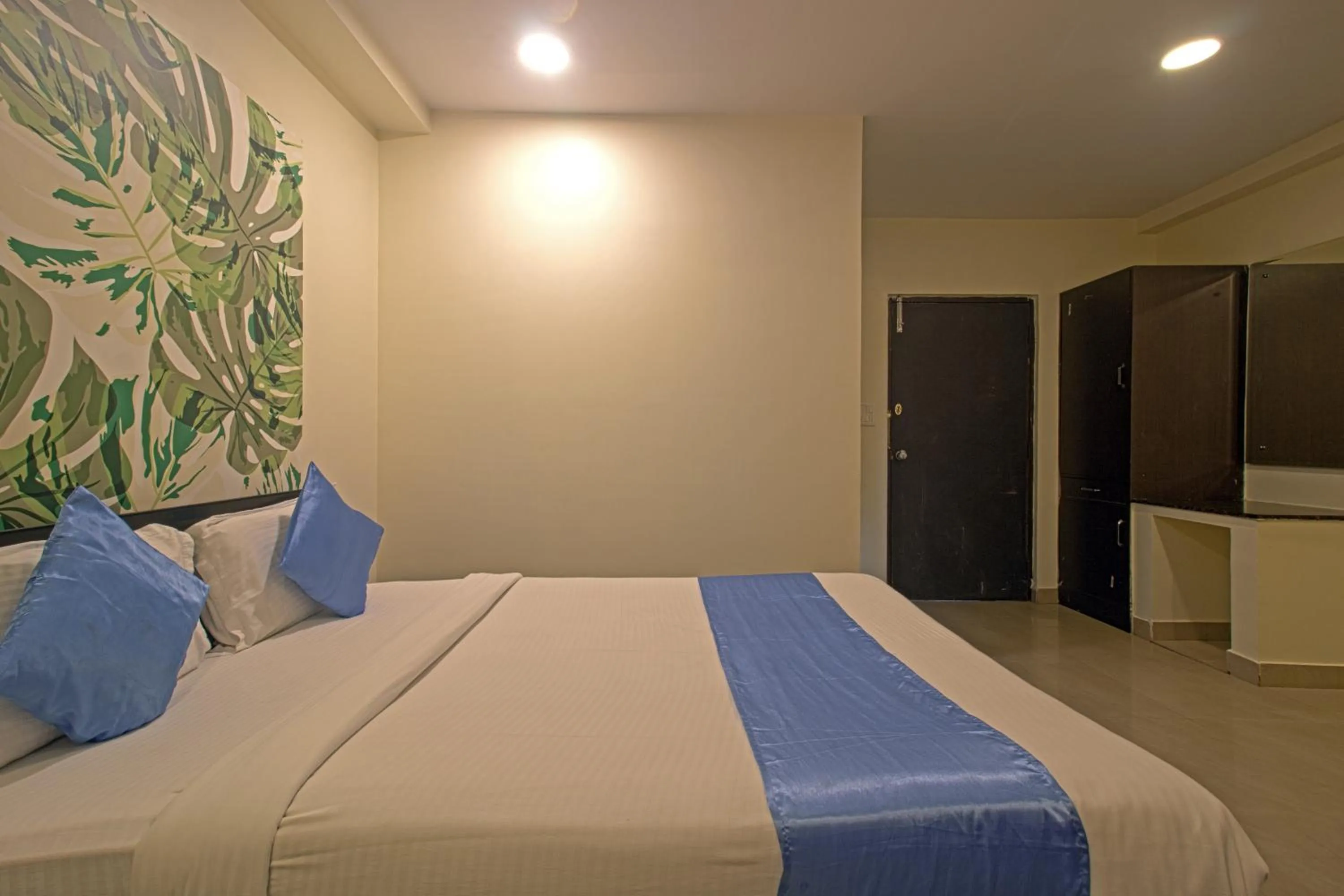 Bedroom, Bed in Hotel NS Royal Emirates With 3Hr Early check in