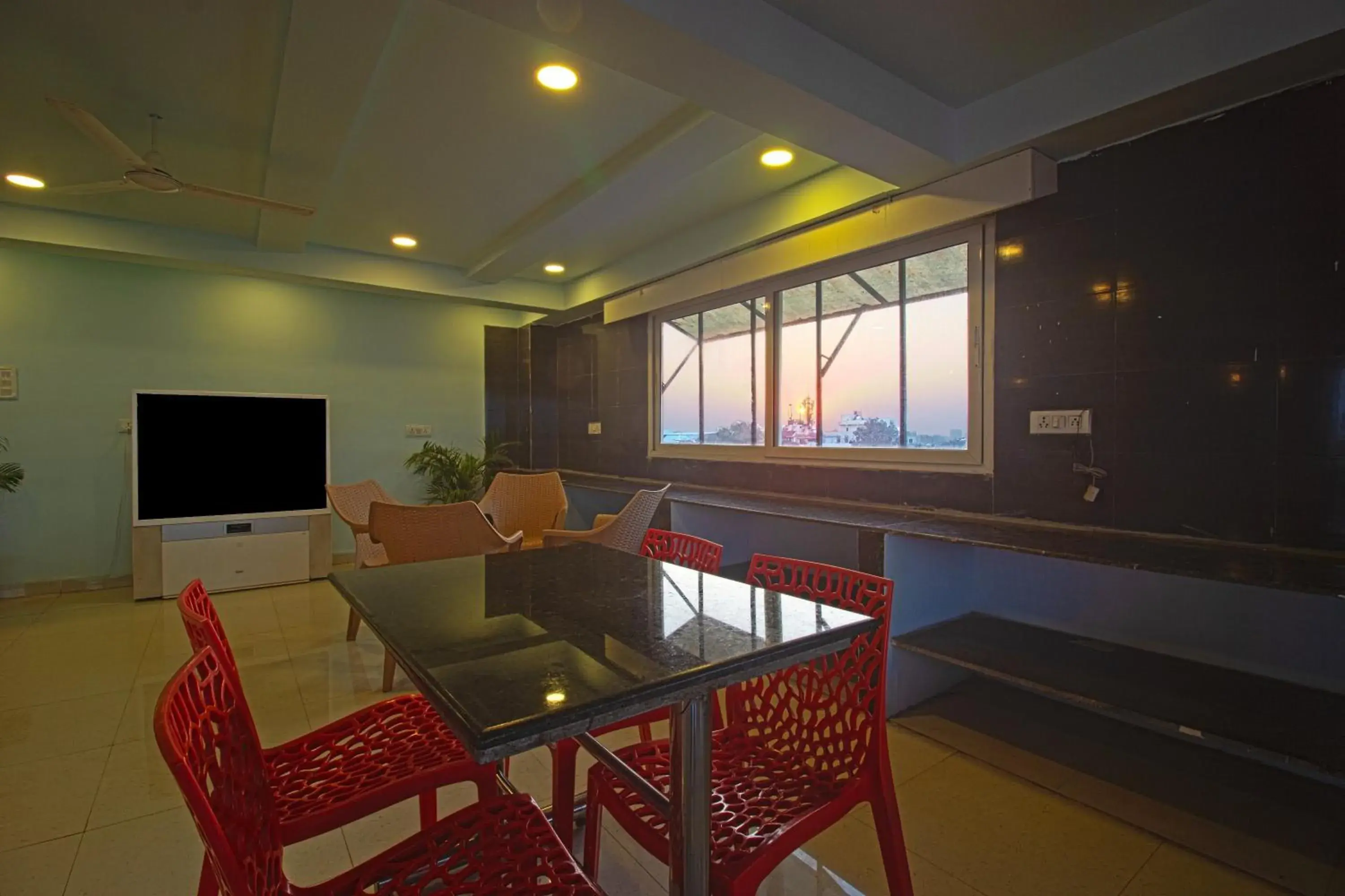 Restaurant/places to eat in Hotel NS Royal Emirates With 3Hr Early check in Restaurant/places to eat in Hotel NS Royal Emirates With 3Hr Early check in