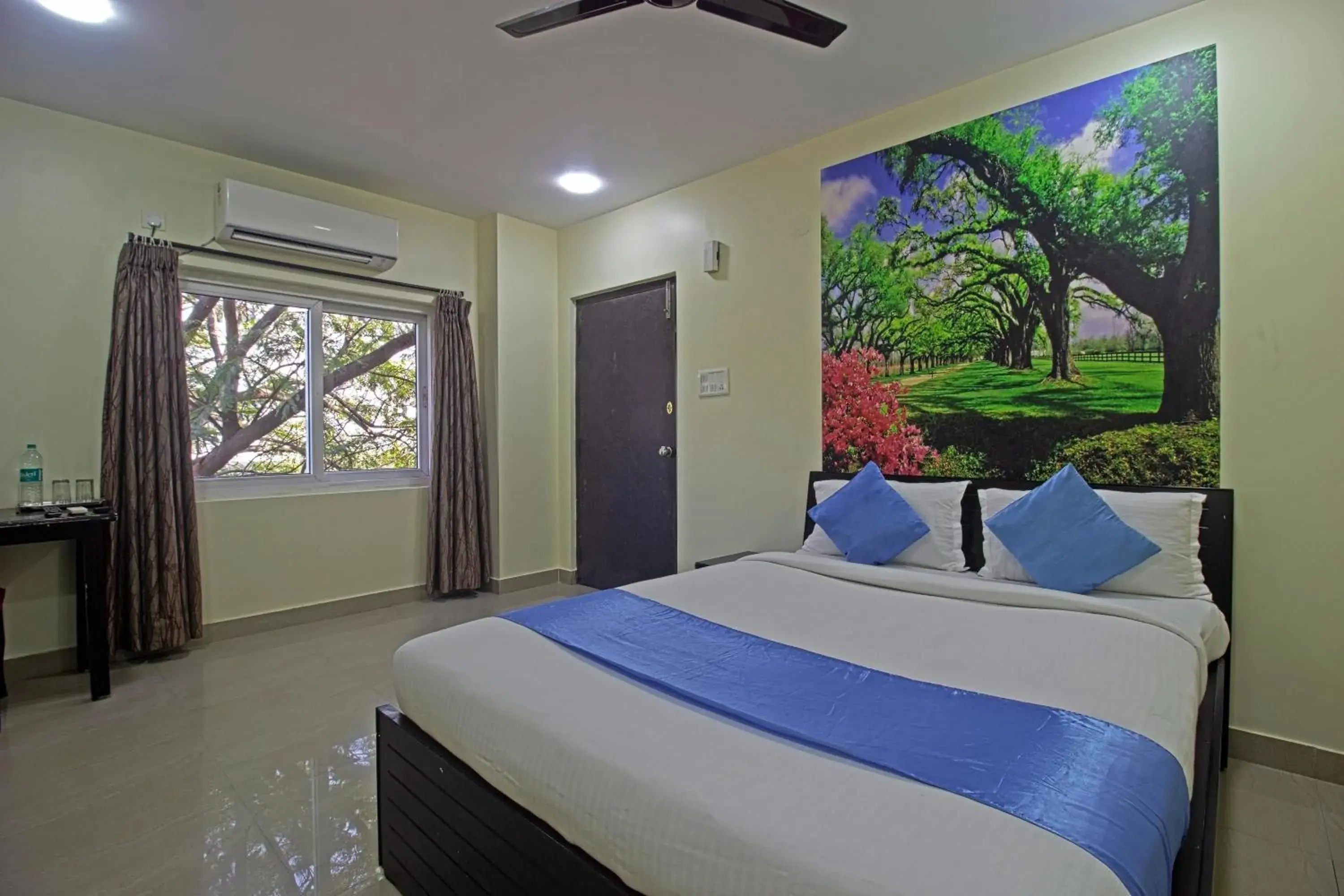 Bedroom, Bed in Hotel NS Royal Emirates With 3Hr Early check in Bedroom, Bed in Hotel NS Royal Emirates With 3Hr Early check in