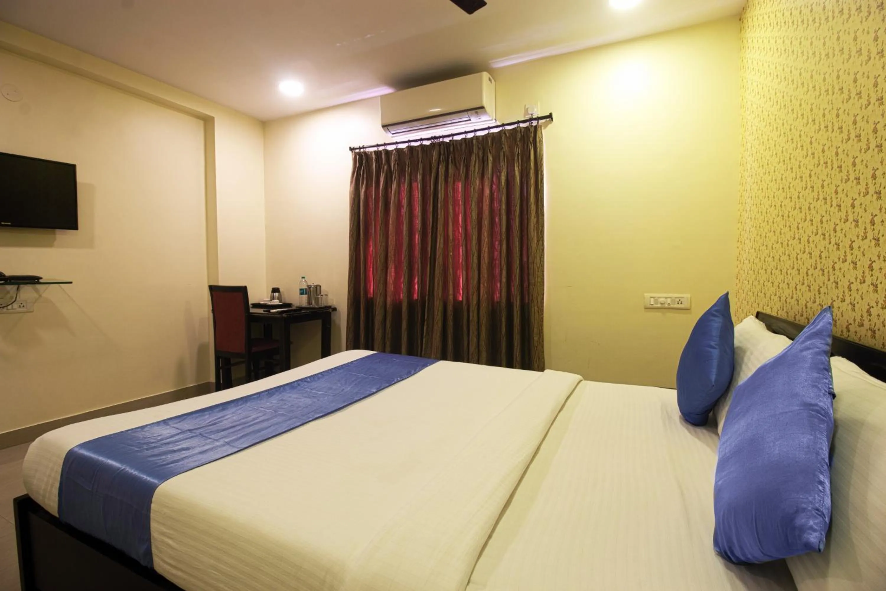 Bedroom, Bed in Hotel NS Royal Emirates With 3Hr Early check in