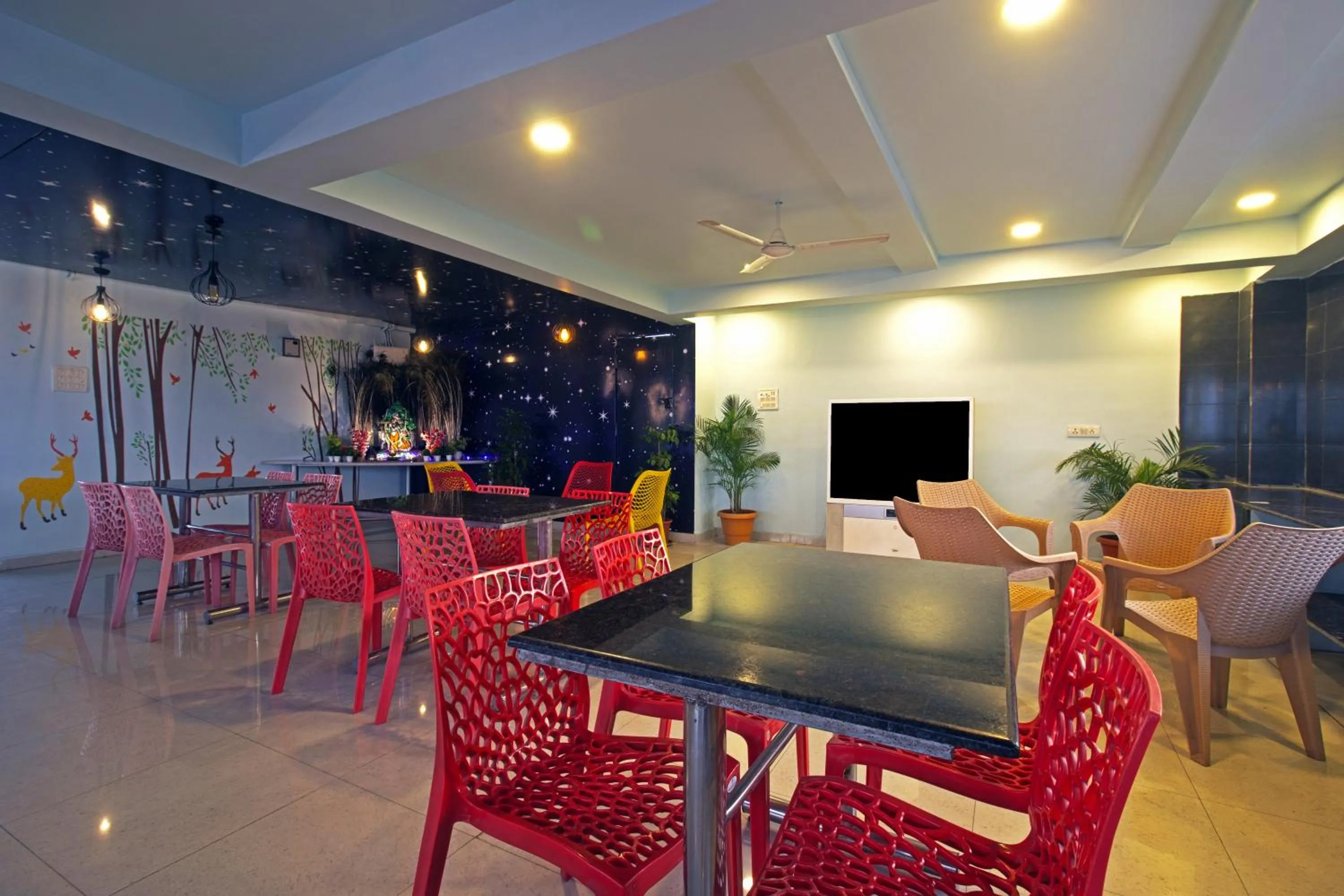 Restaurant/places to eat in Hotel NS Royal Emirates With 3Hr Early check in