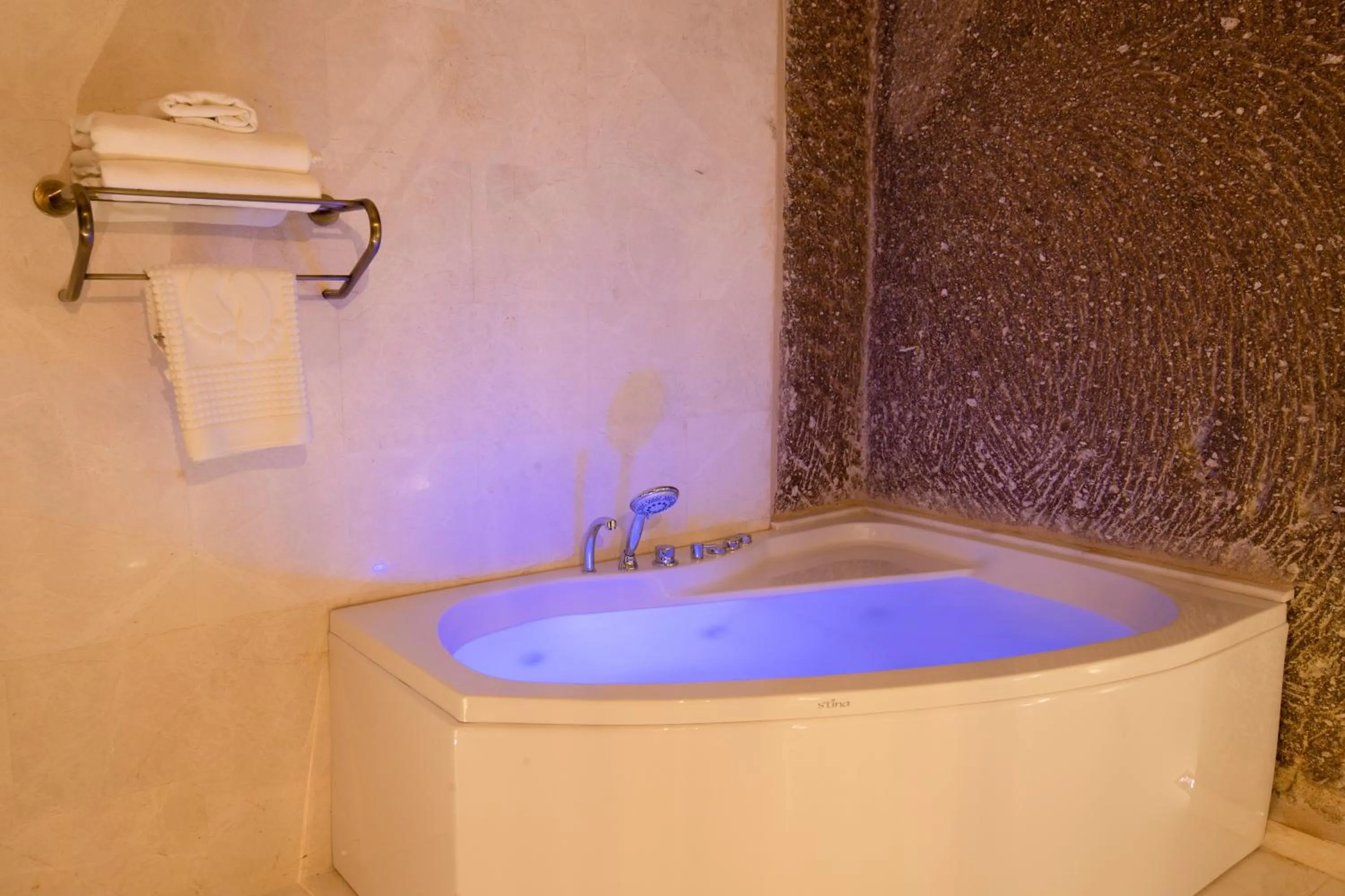 Hot Tub in Medusa Cave Hotel