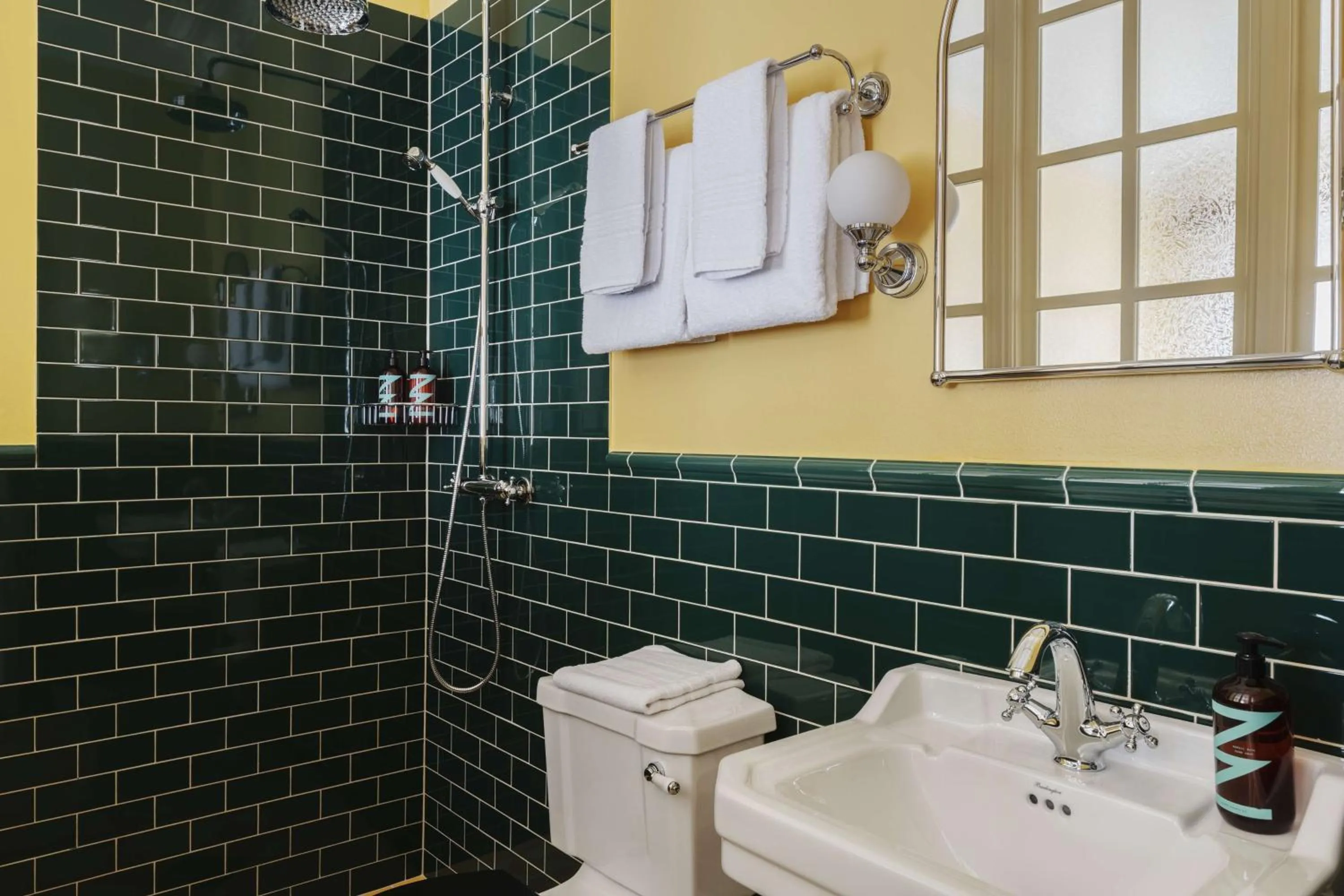 Bathroom in Hotel Ruth, WorldHotels Crafted