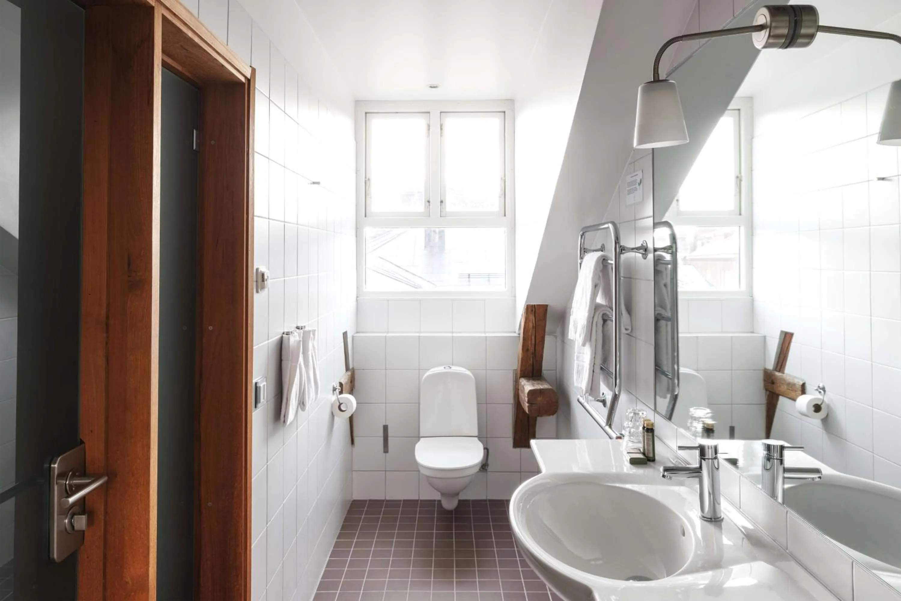 Bathroom in Hotel Ruth, WorldHotels Crafted