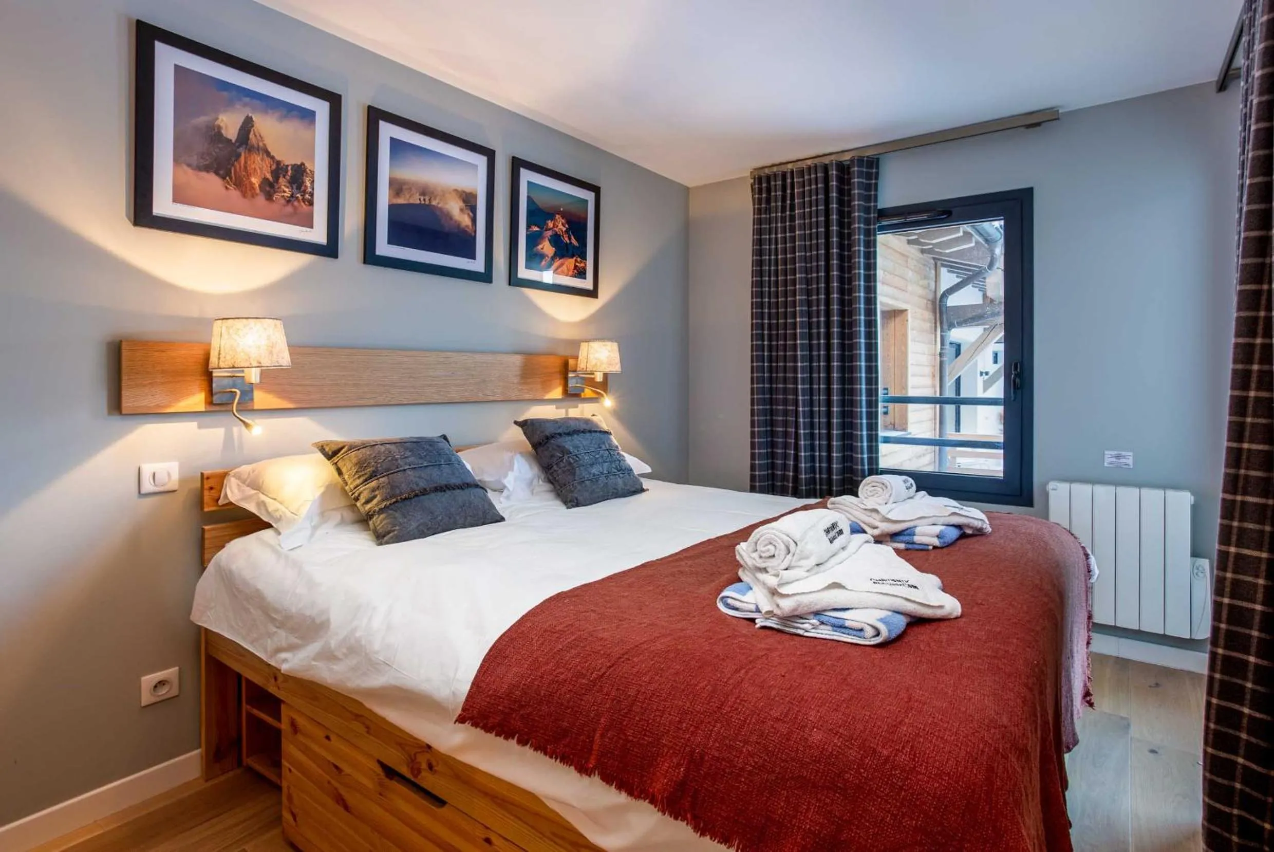 Bedroom, Bed in La Cordee 124 Apartment - Chamonix All Year