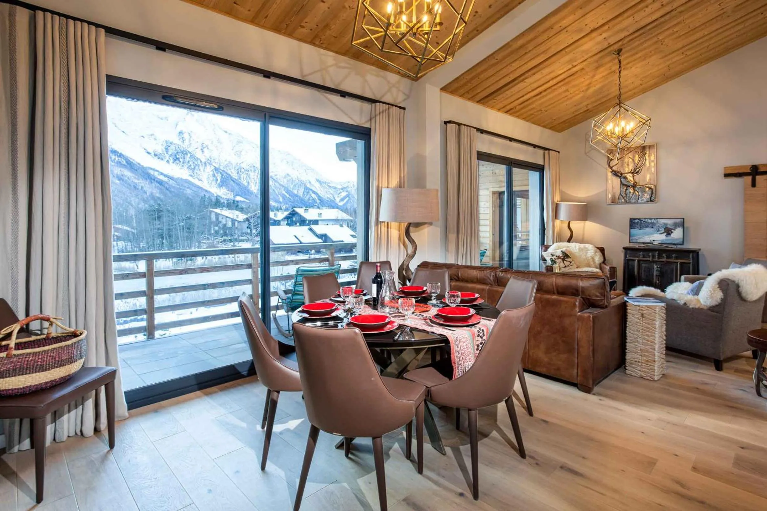Dining area in La Cordee 124 Apartment - Chamonix All Year