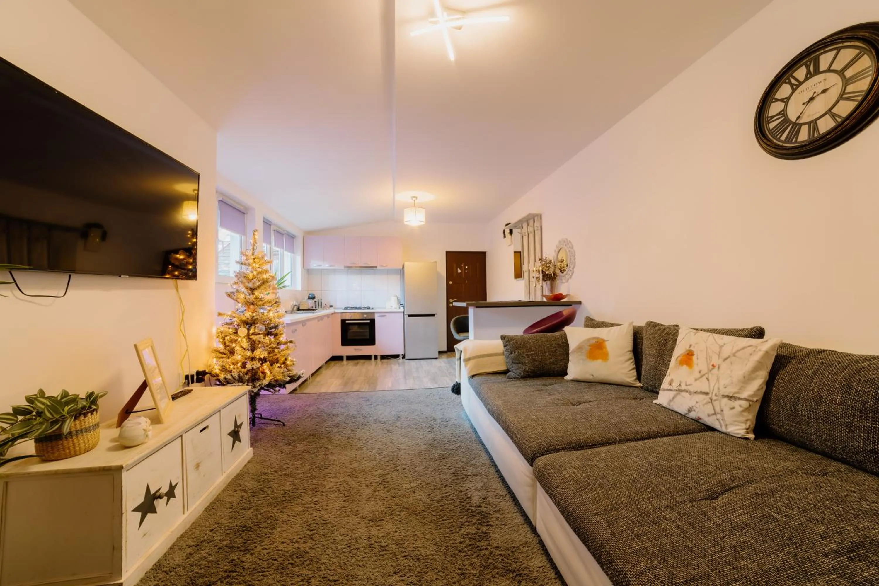 Living room in ALBERT RESIDENCE Brasov with complimentary parking and 10 percent Food and Drinks