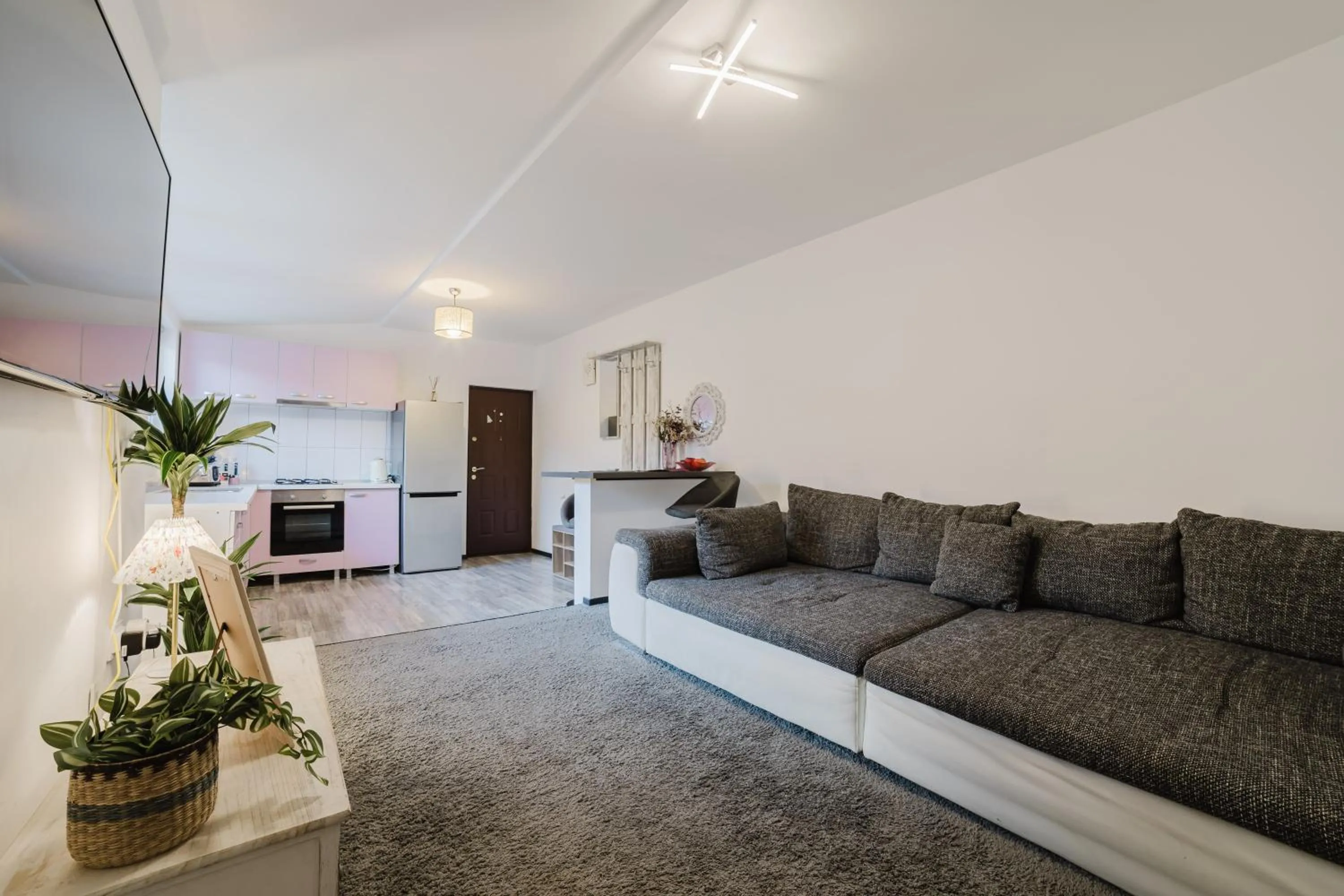 Living room in ALBERT RESIDENCE Brasov with complimentary parking and 10 percent Food and Drinks