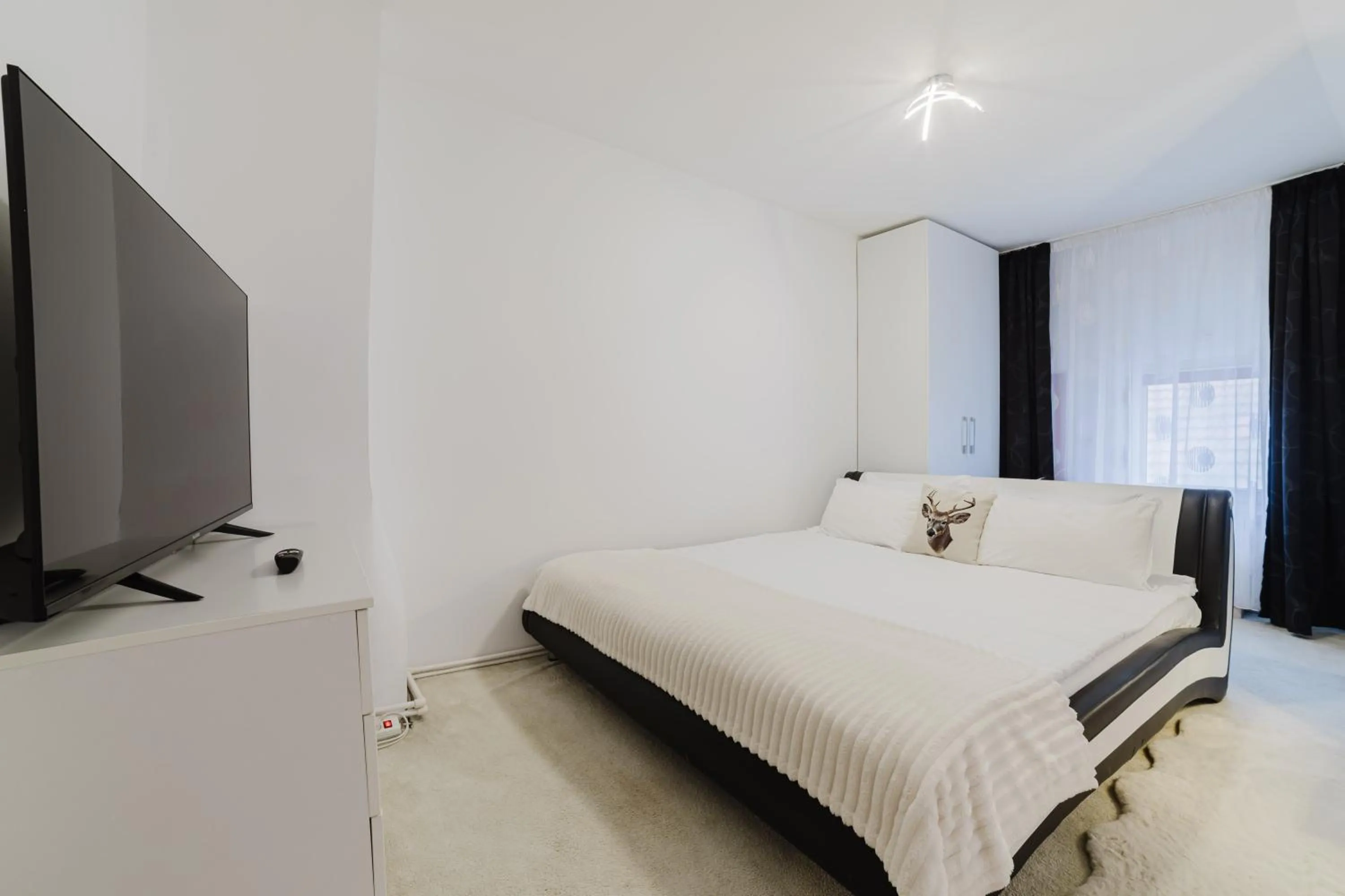 Bed in ALBERT RESIDENCE Brasov with complimentary parking and 10 percent Food and Drinks