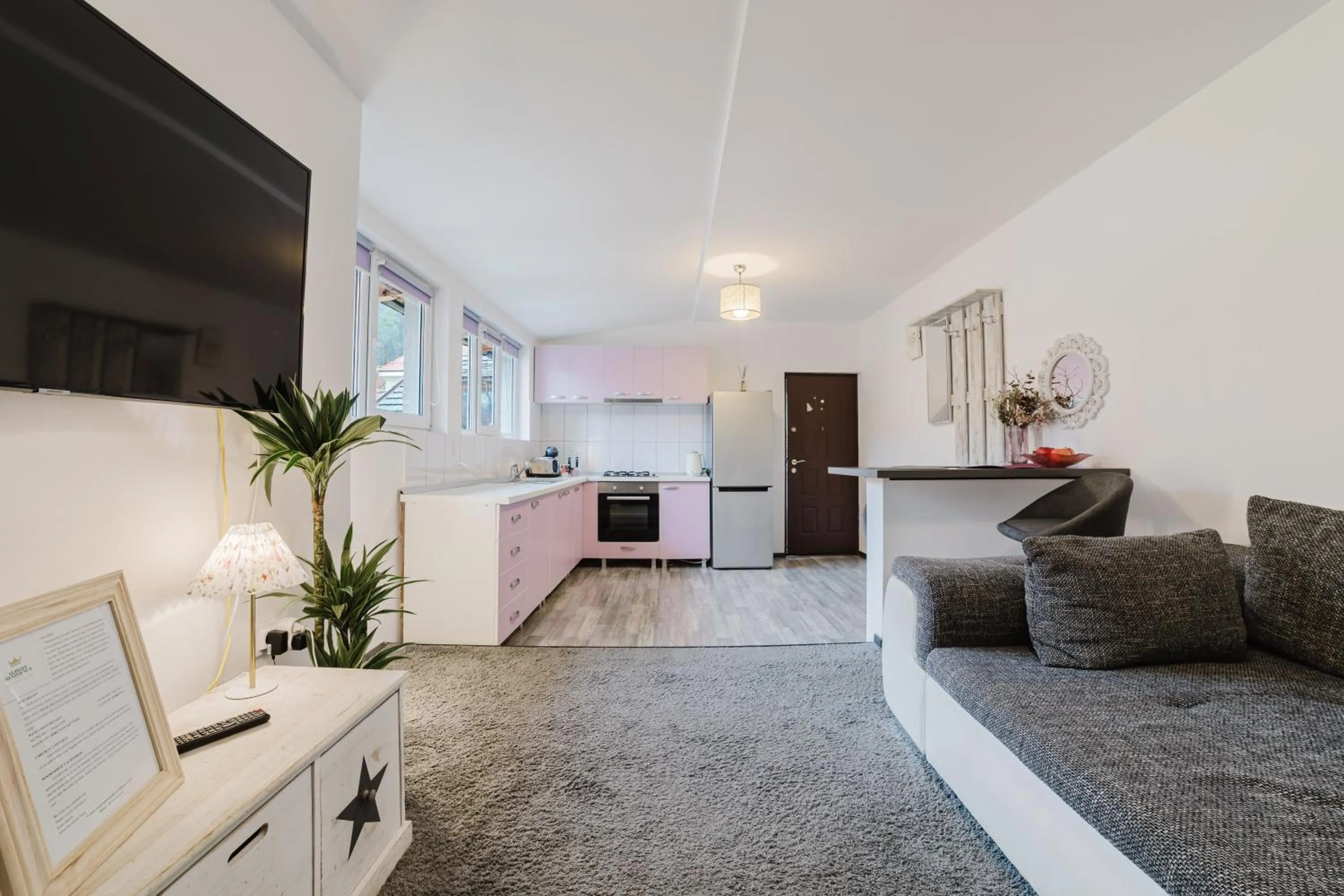 TV and multimedia in ALBERT RESIDENCE Brasov with complimentary parking and 10 percent Food and Drinks