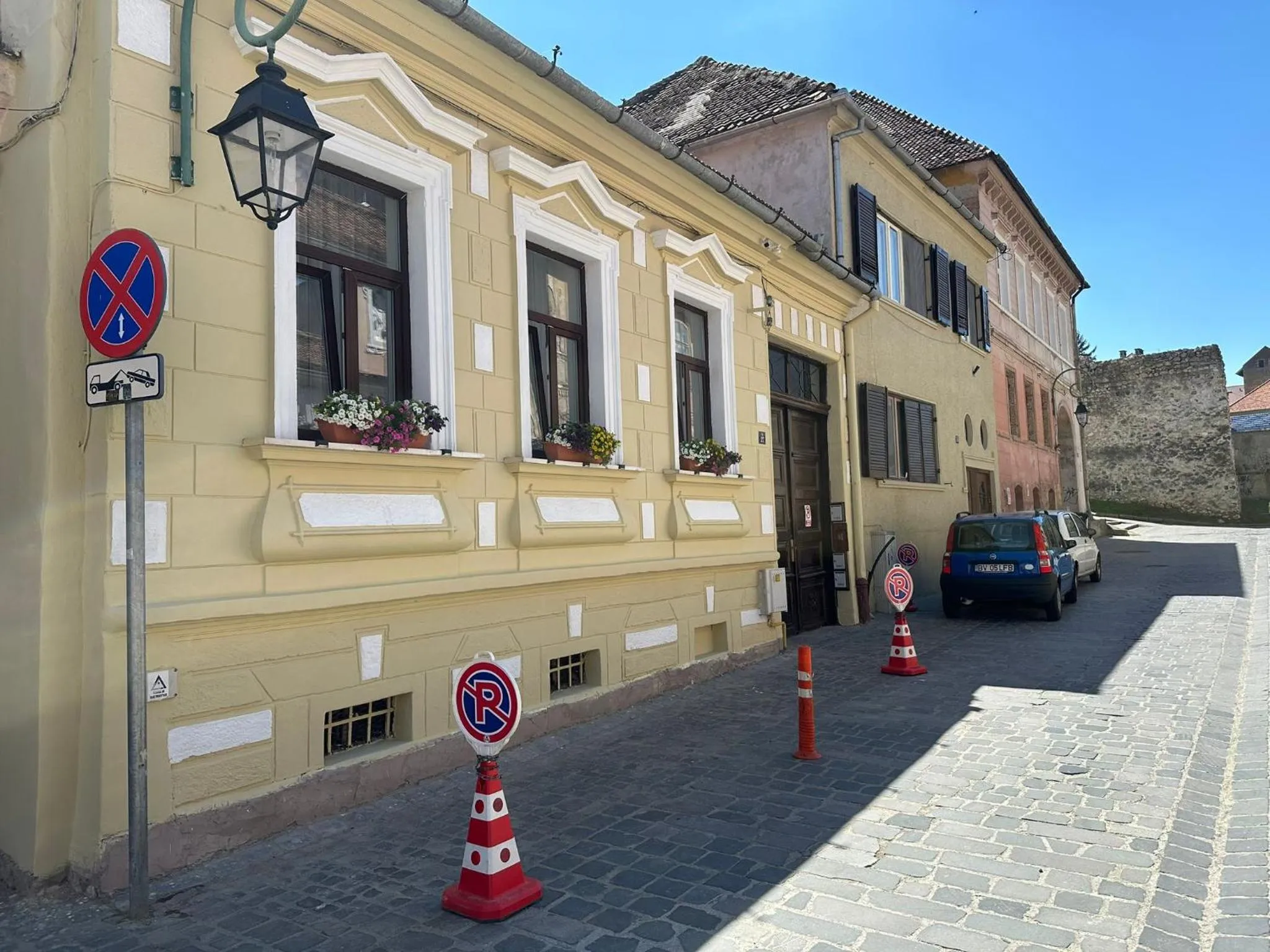 Property building in ALBERT RESIDENCE Brasov with complimentary parking and 10 percent Food and Drinks