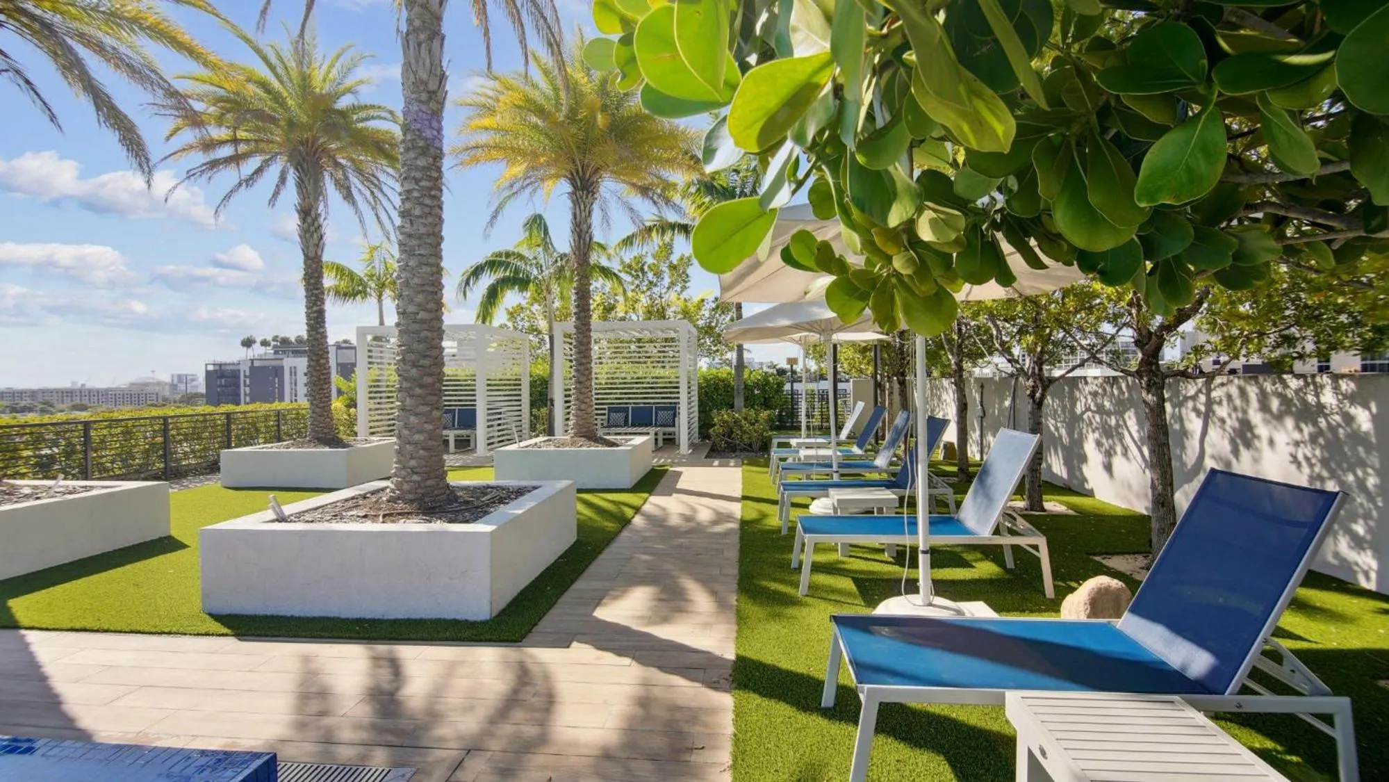 Swimming pool in Sentral Wynwood