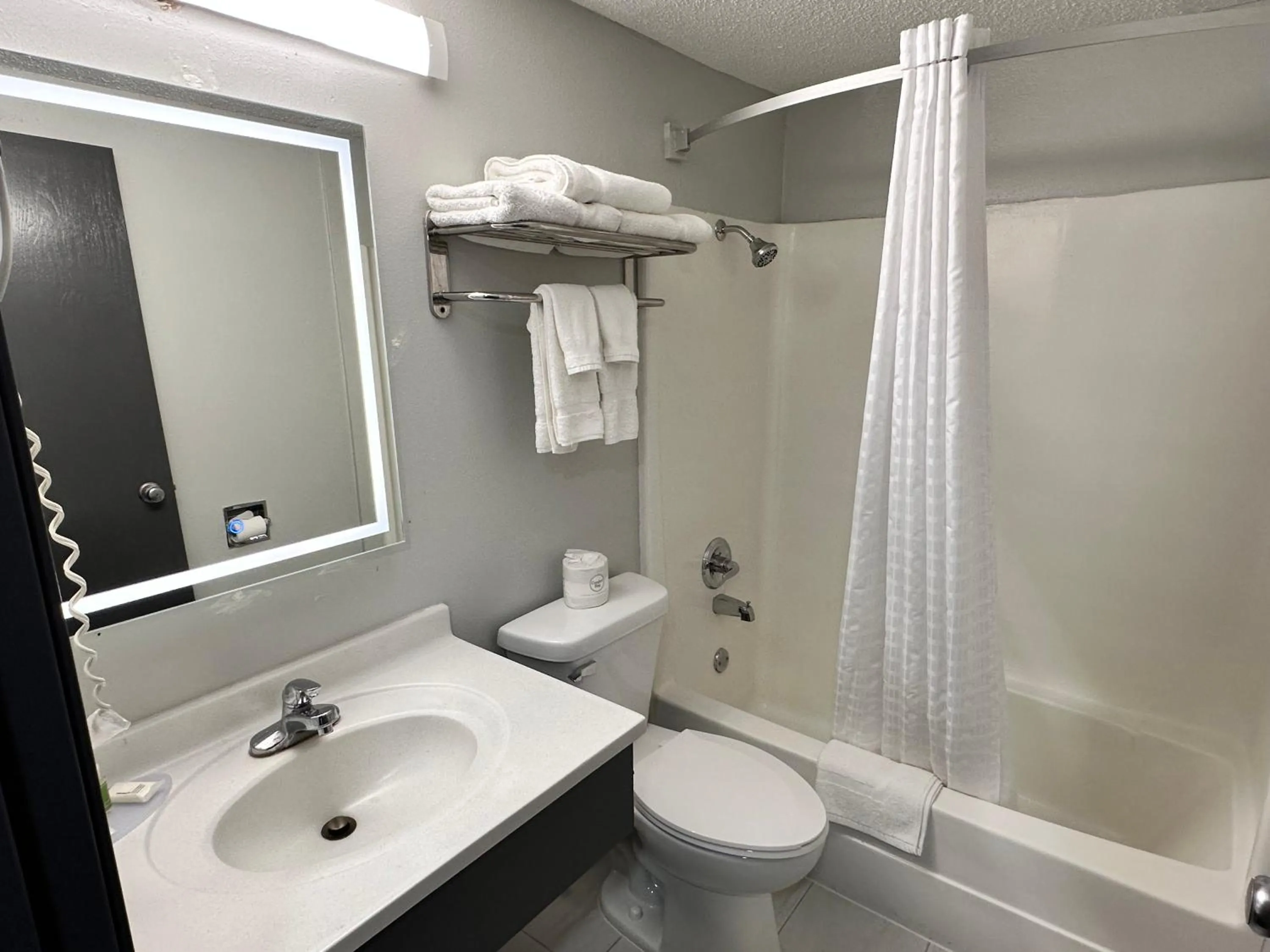 Bathroom in Yankton Inn