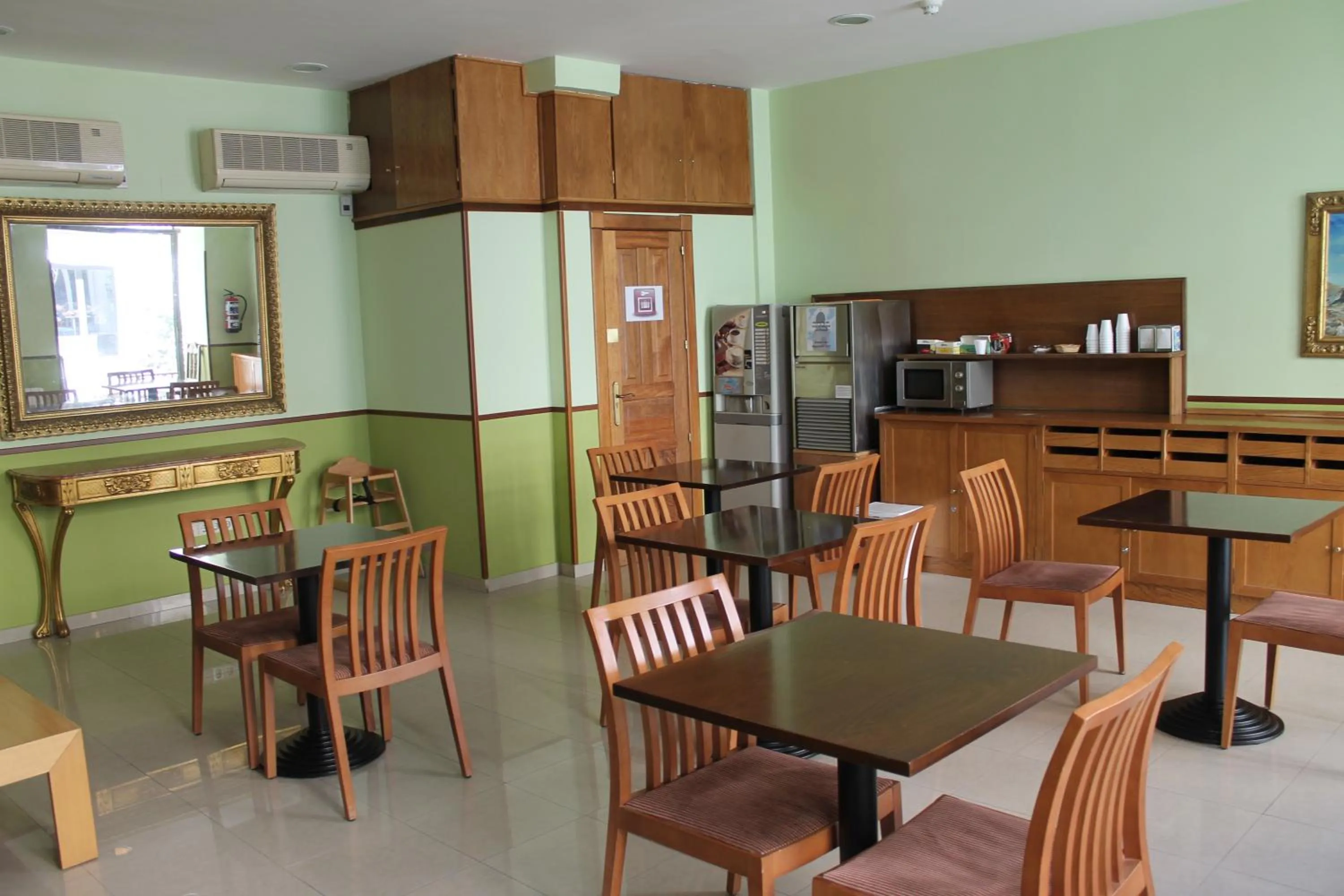 Lounge or bar in Hotel Mirador Puerta del Sol