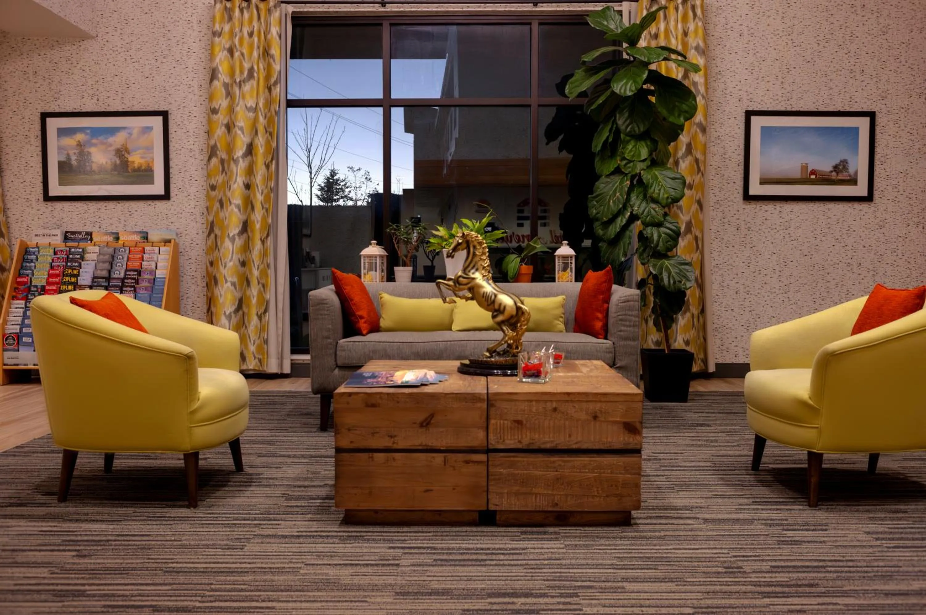 Lobby or reception in Snoqualmie Inn by Hotel America