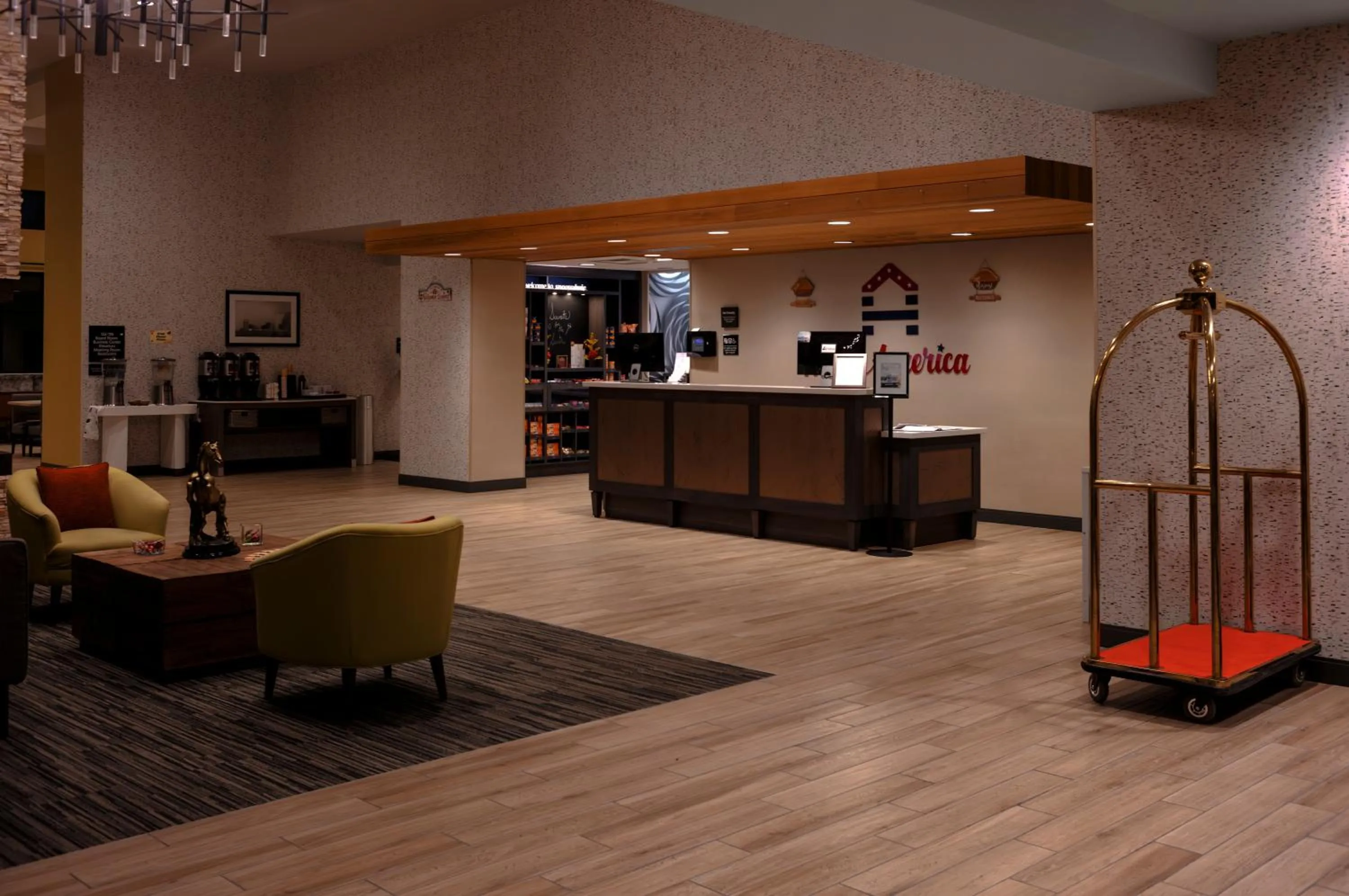 Lobby or reception in Snoqualmie Inn by Hotel America