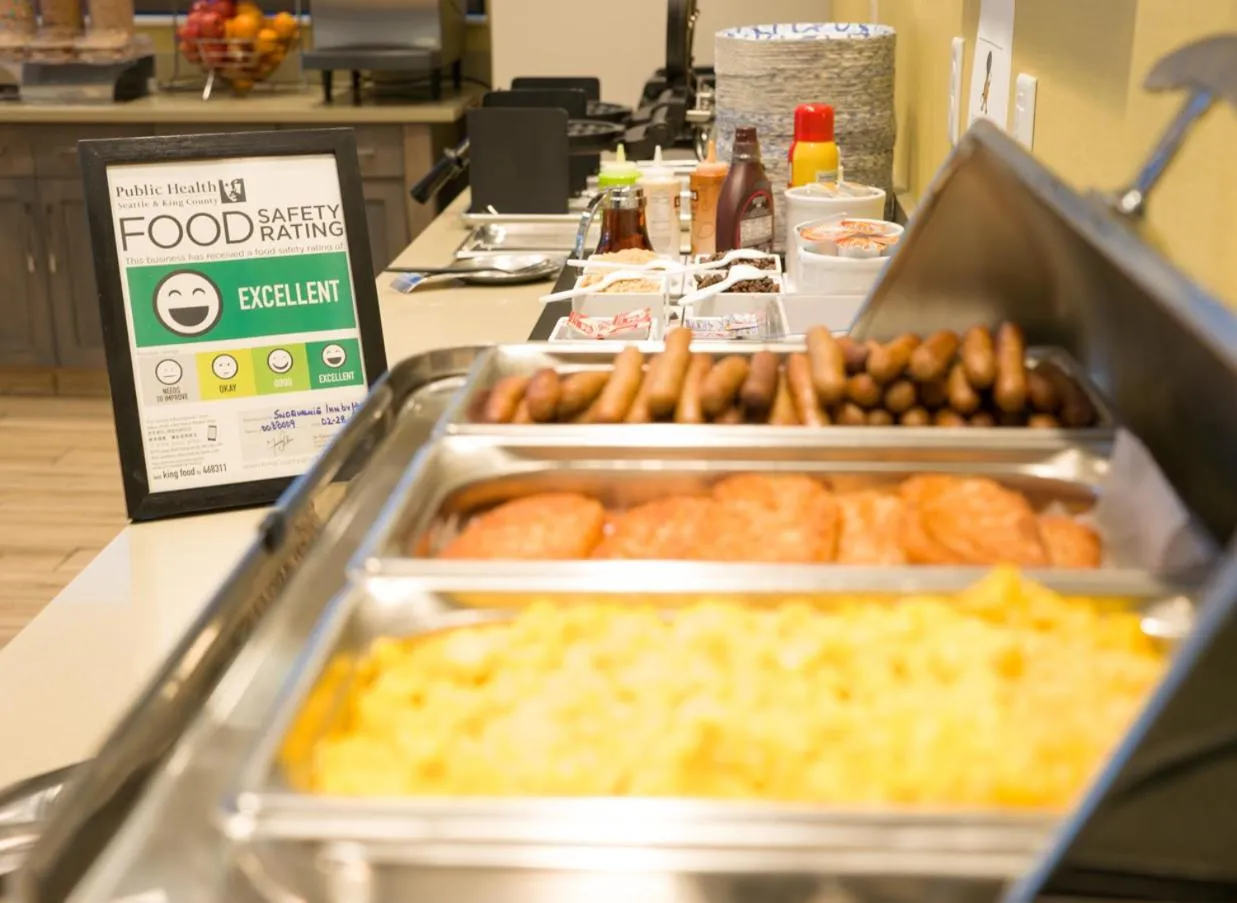 Buffet breakfast in Snoqualmie Inn by Hotel America
