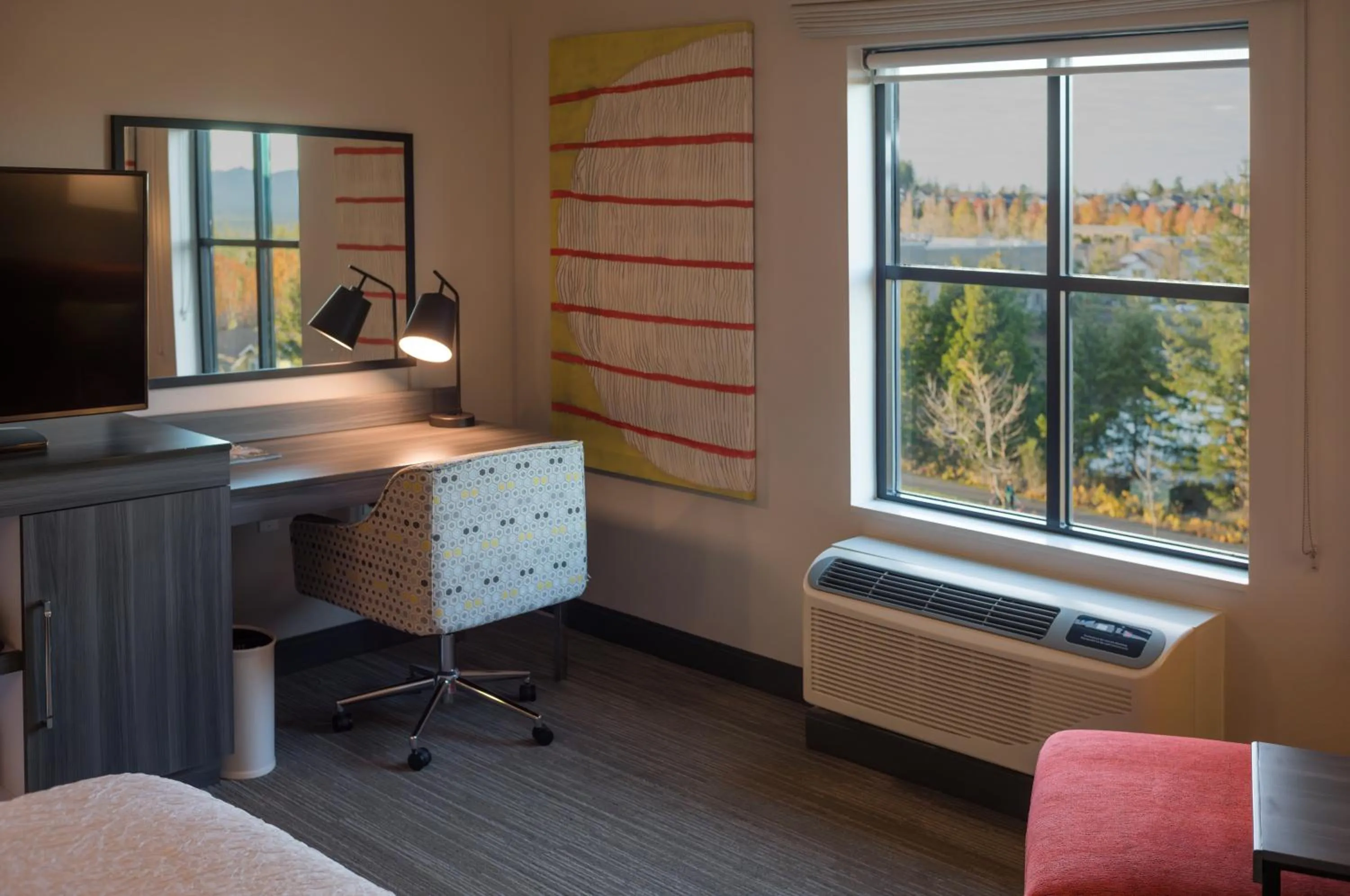 TV and multimedia, Bed in Snoqualmie Inn by Hotel America