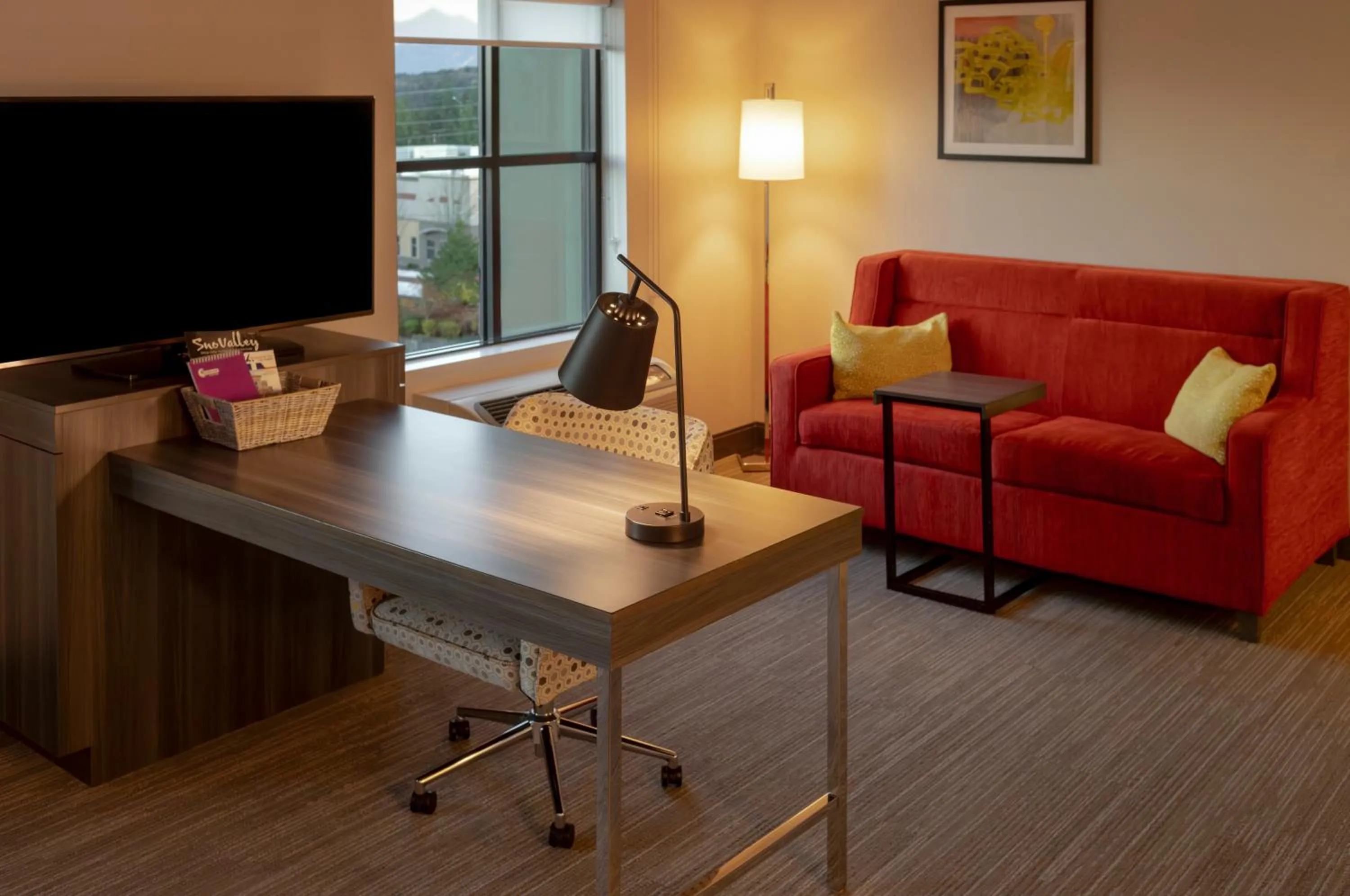 TV and multimedia in Snoqualmie Inn by Hotel America