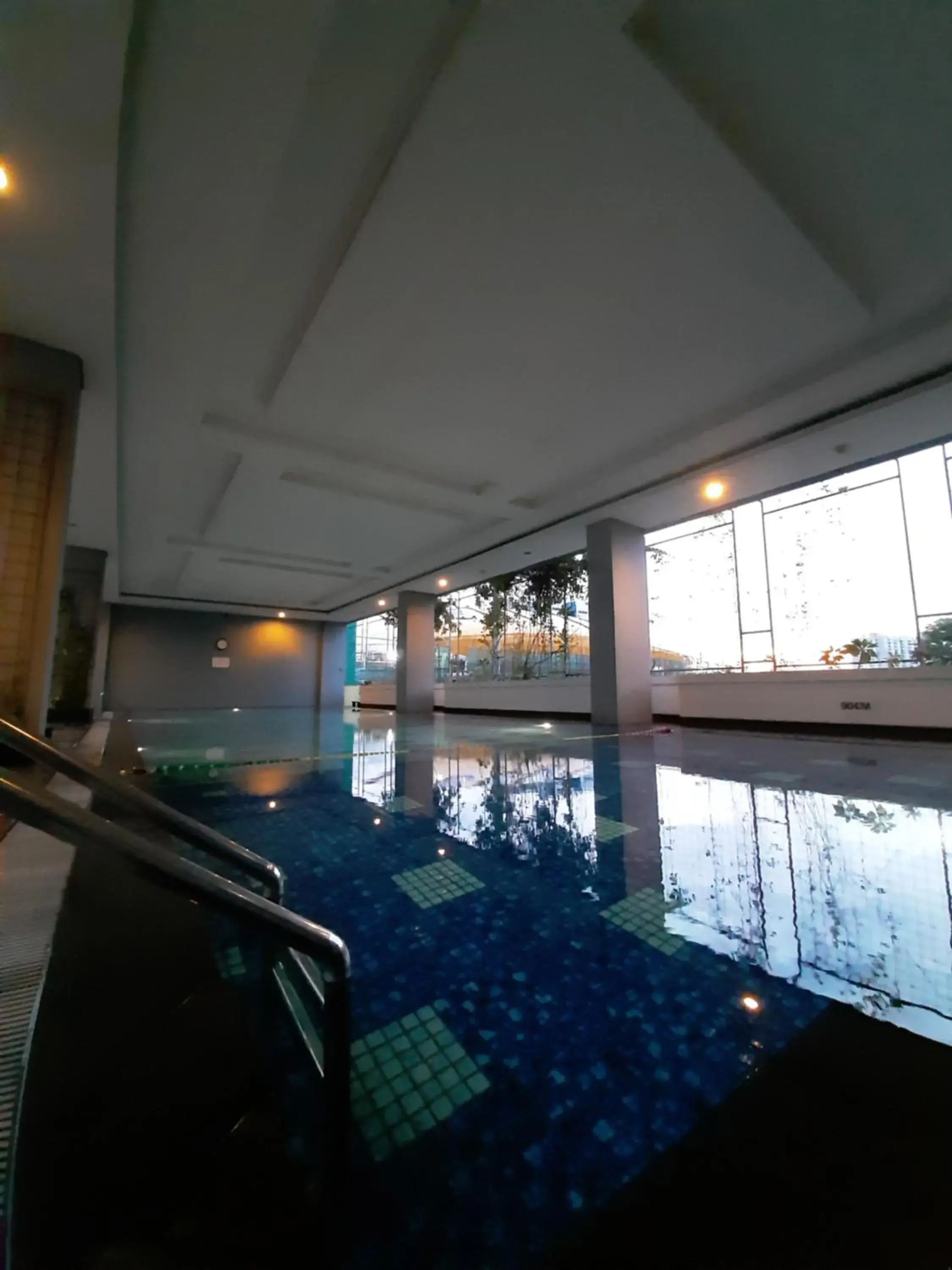 Swimming pool in Cozy The H Residence Cawang by Bonzela Property Swimming pool in Cozy The H Residence Cawang by Bonzela Property