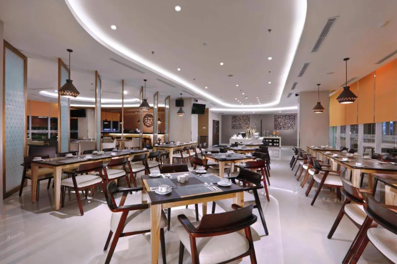 Restaurant/places to eat in Cozy The H Residence Cawang by Bonzela Property