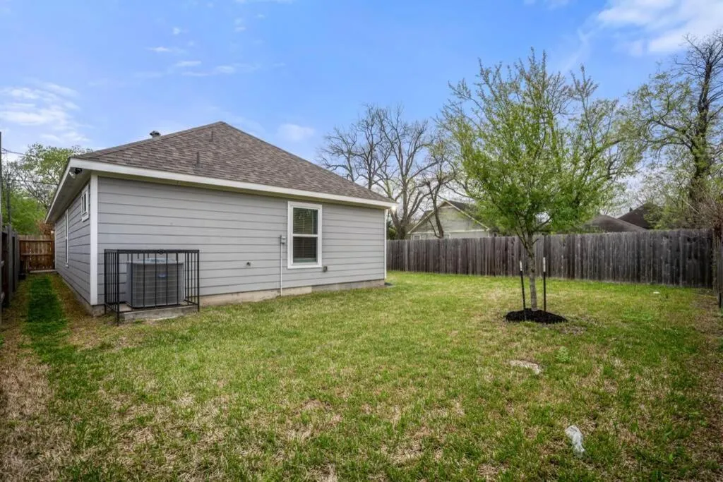 Property building in Reflection House at East River