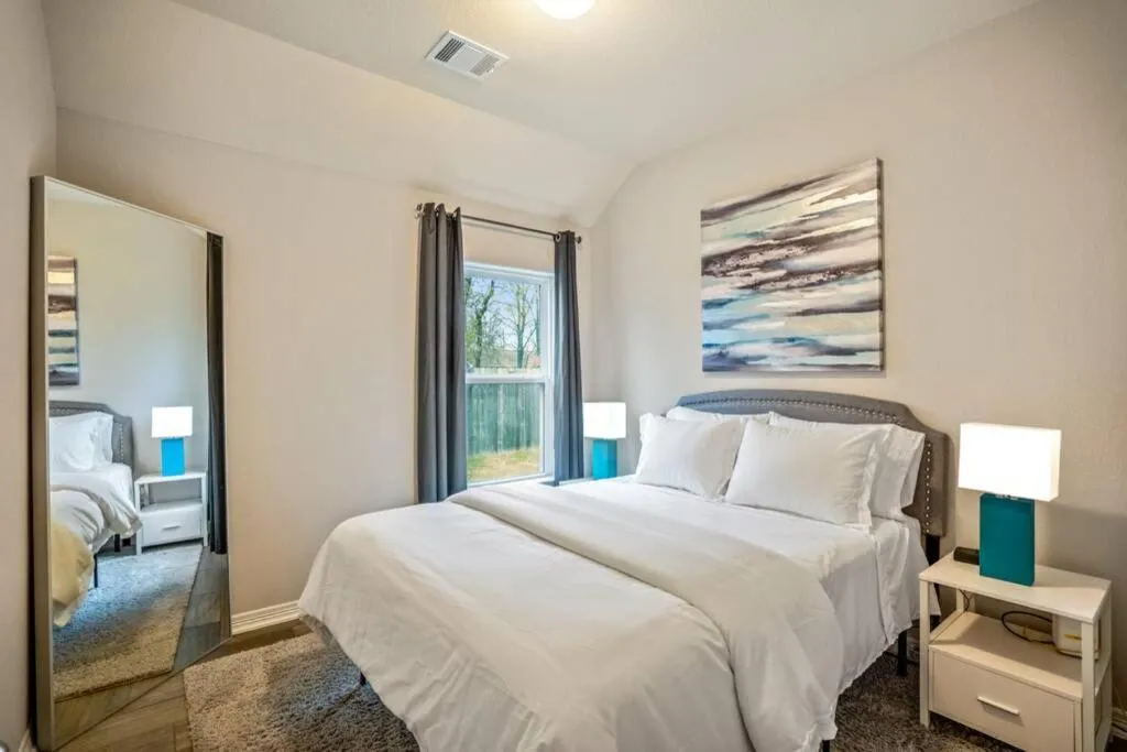 Bedroom, Bed in Reflection House at East River