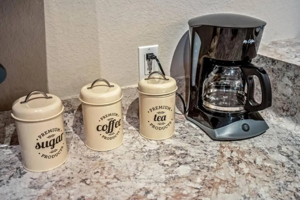 Coffee/tea facilities in Reflection House at East River