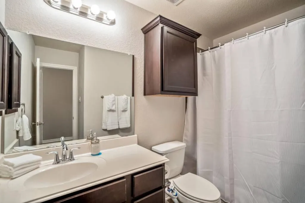 Bathroom in Reflection House at East River