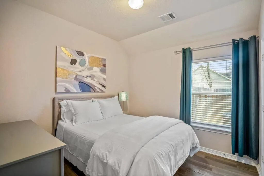 Bedroom, Bed in Reflection House at East River