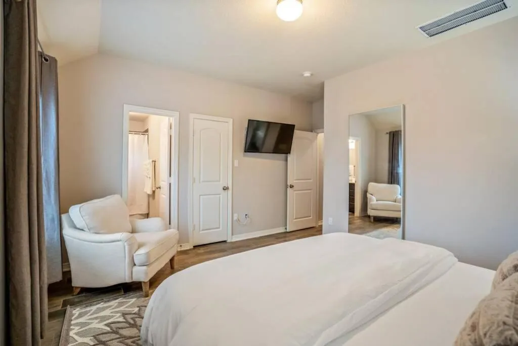 Bedroom, Bed in Reflection House at East River