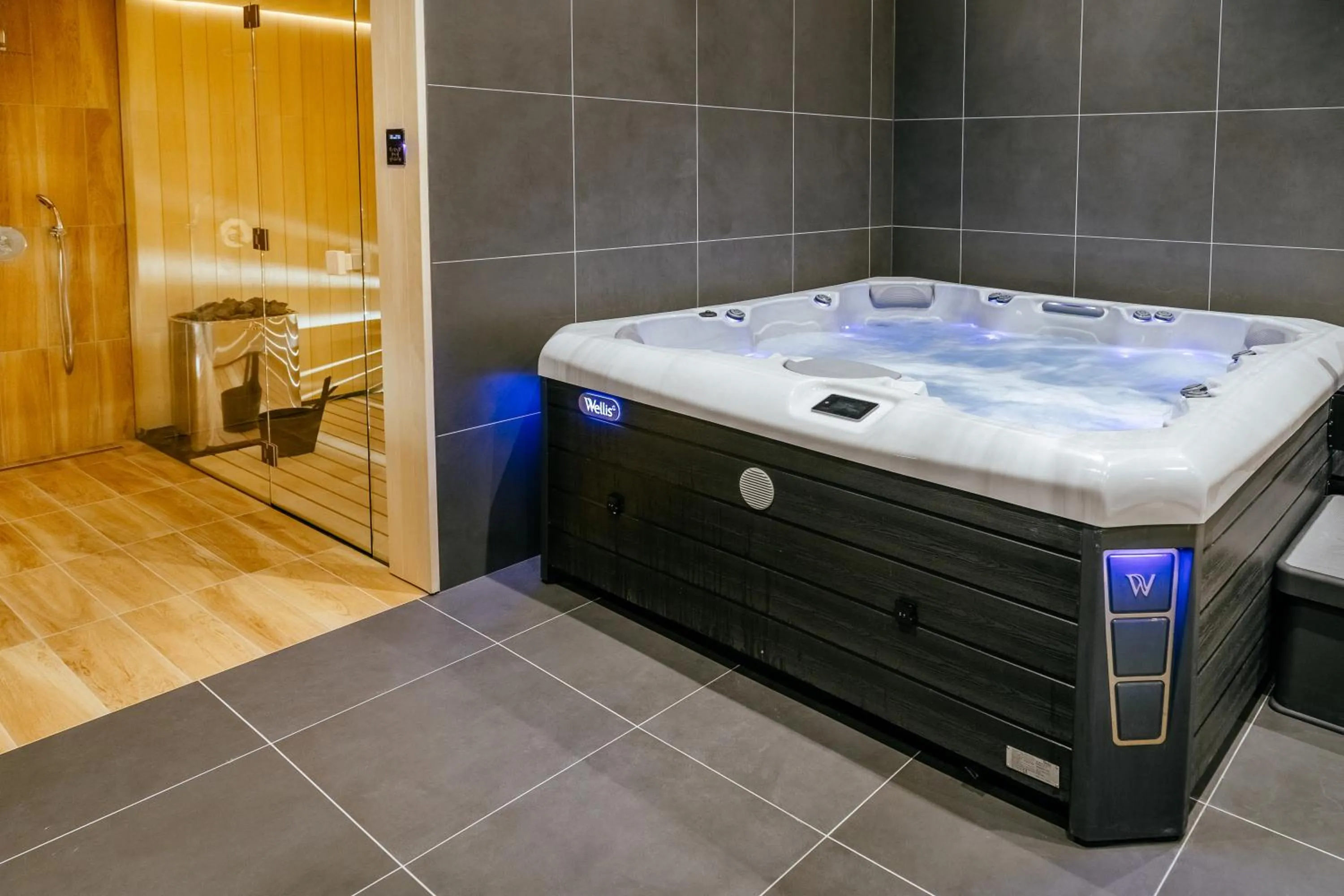 Hot Tub in Rákóczi Hotel, Tábor és Rendezvényközpont