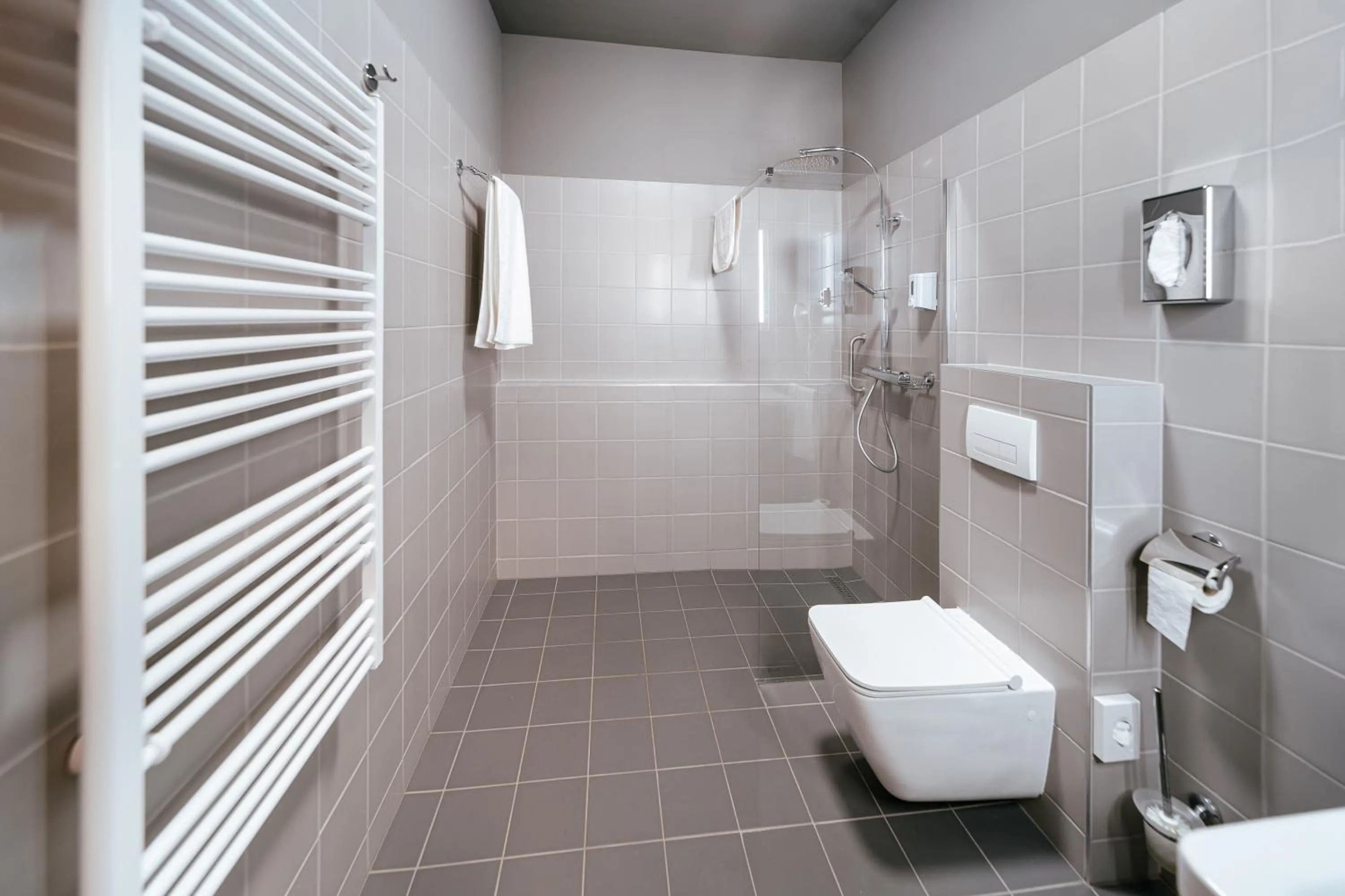 Shower in Rákóczi Hotel, Tábor és Rendezvényközpont