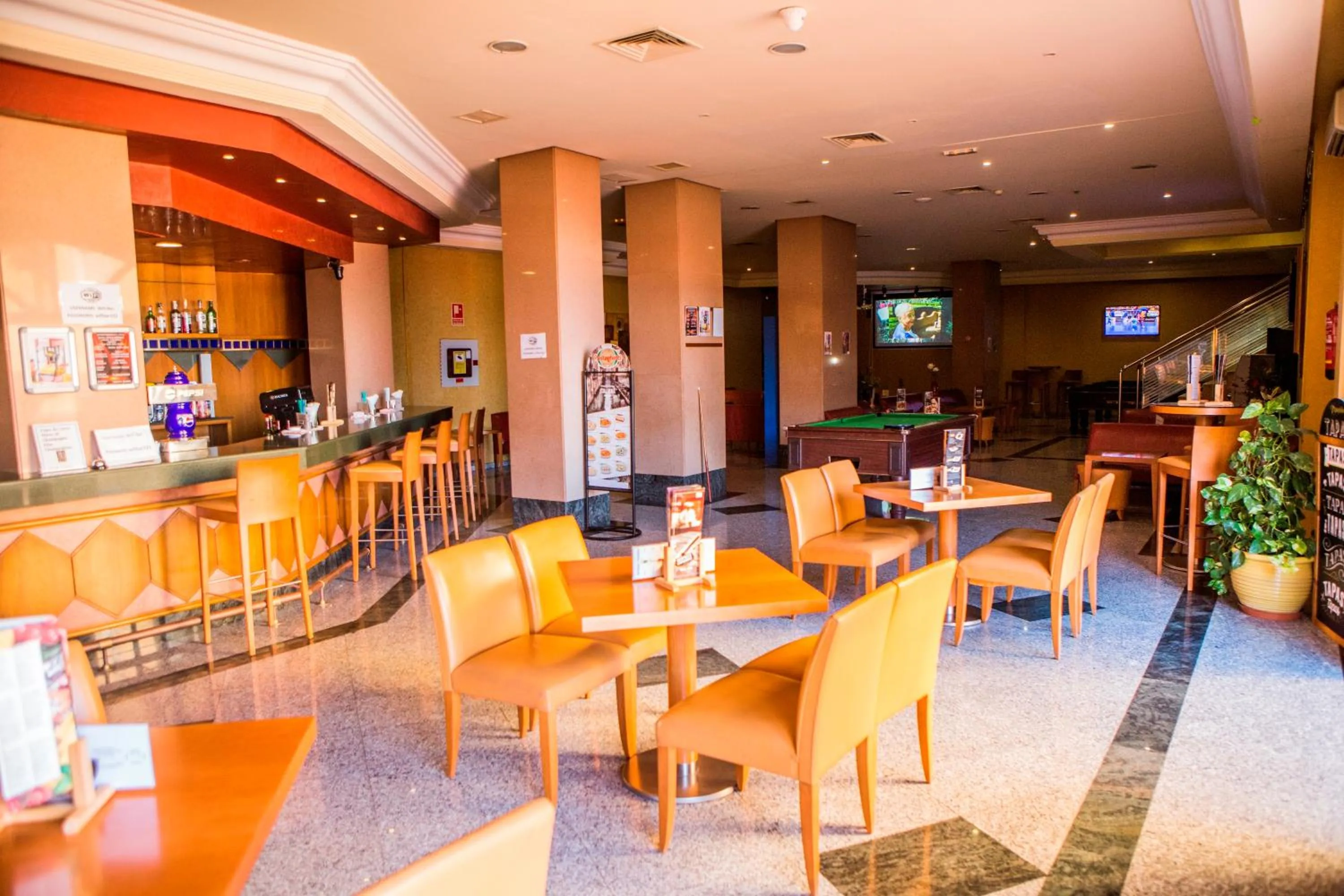 Lounge or bar, Restaurant/Places to Eat in Hotel Vistamar