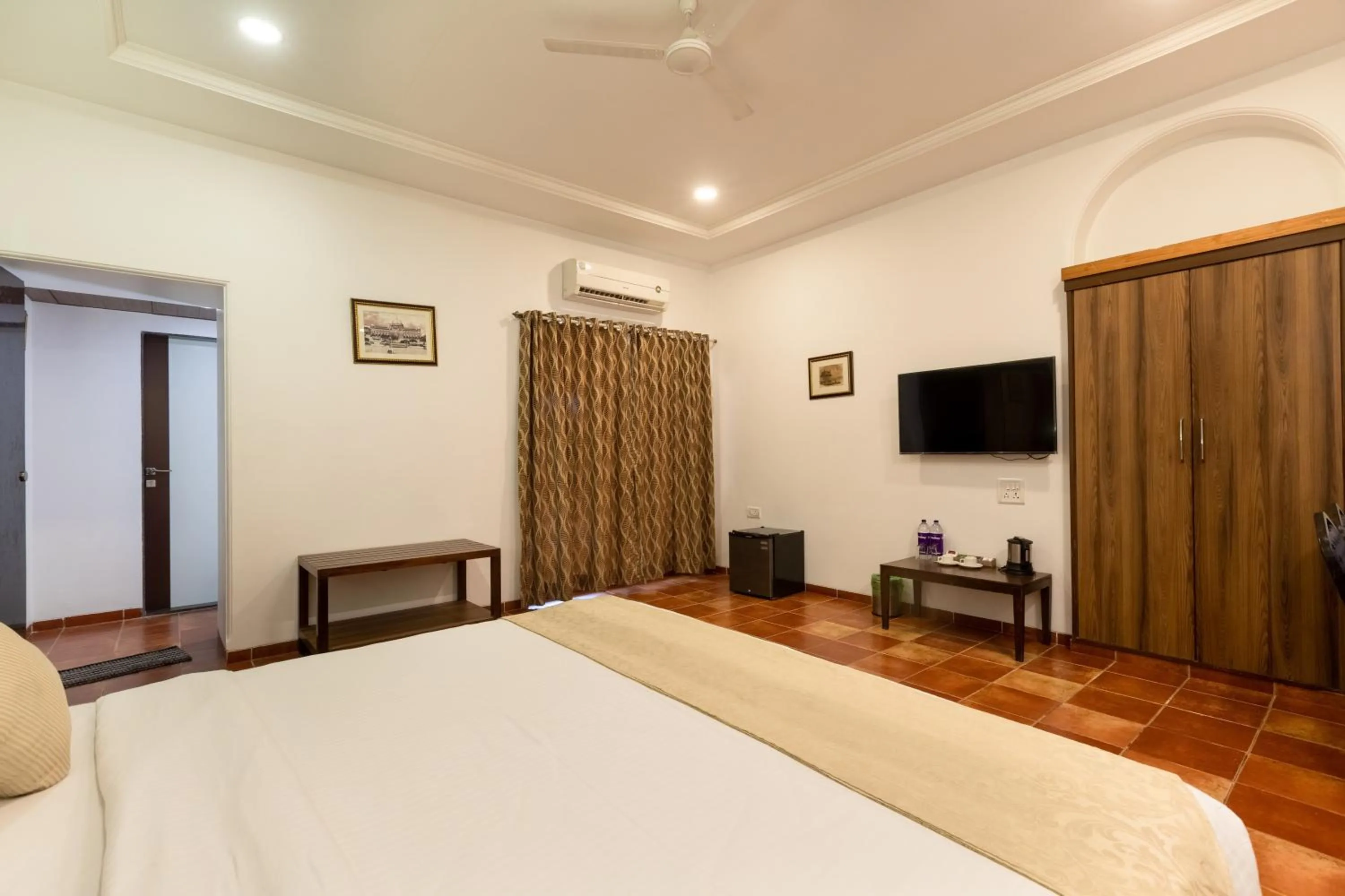 Photo of the whole room, Bed in Zaras Resort Khandala