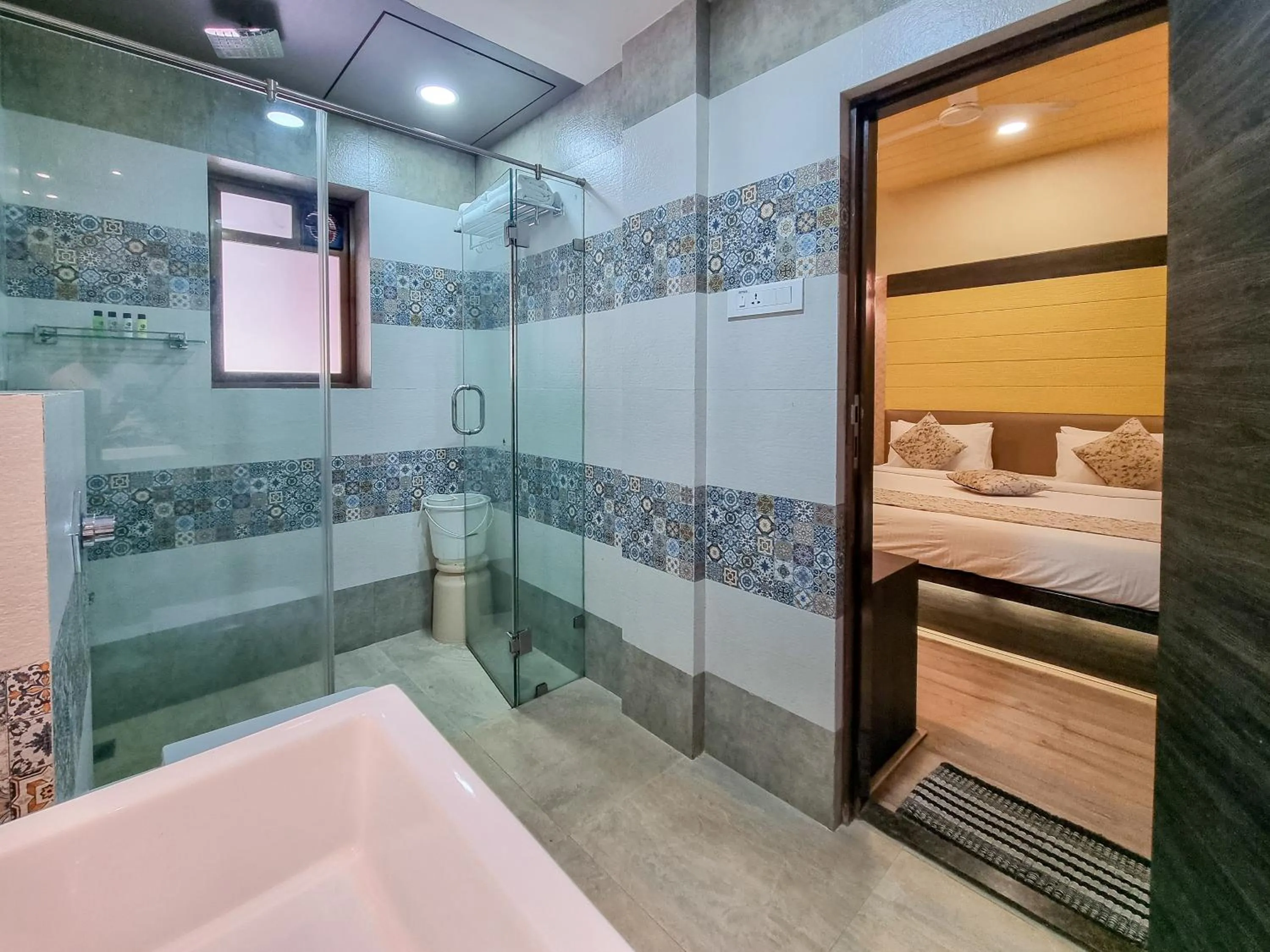 Bathroom, Bed in Zaras Resort Khandala