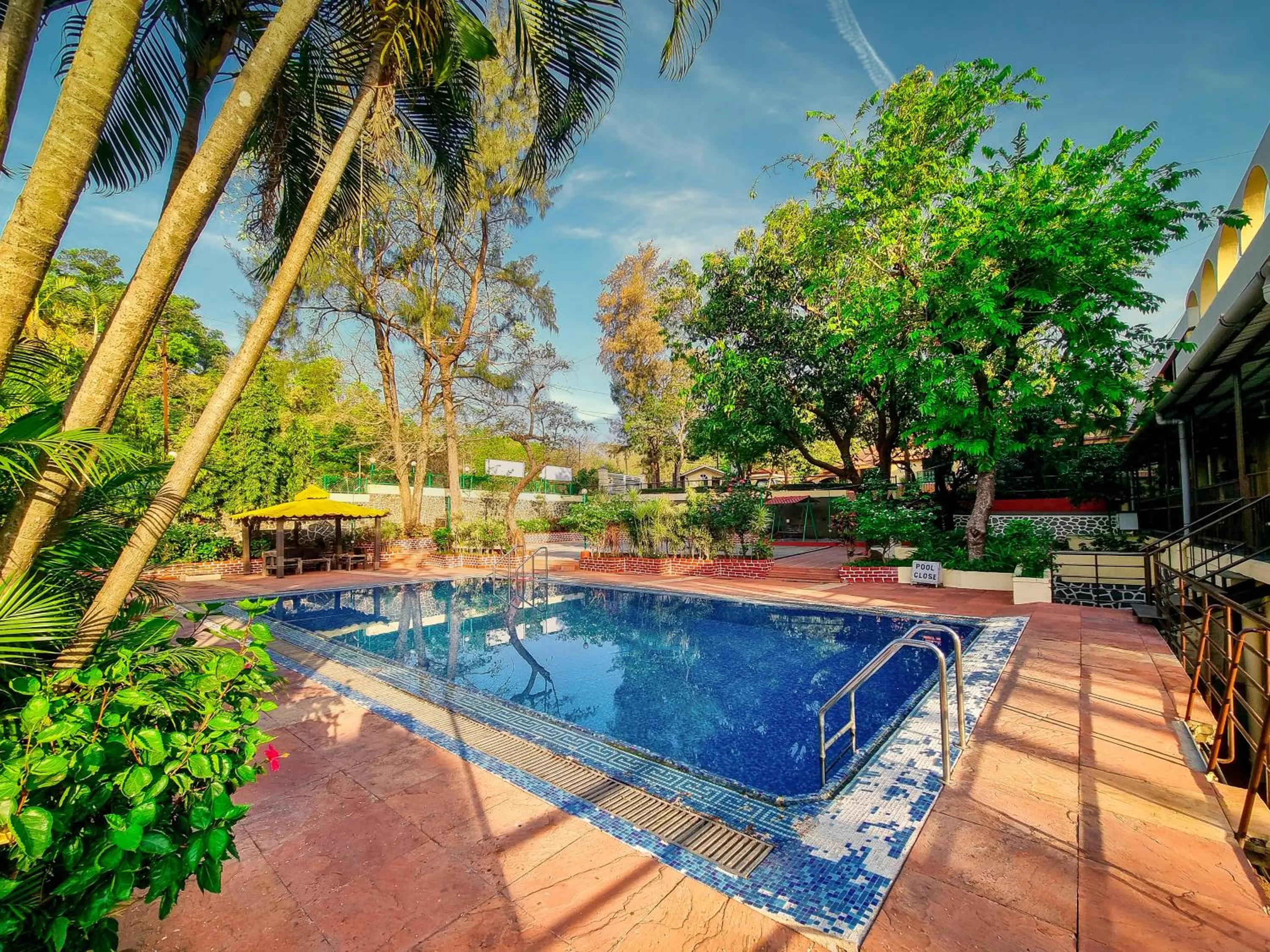 Swimming pool in Zaras Resort Khandala