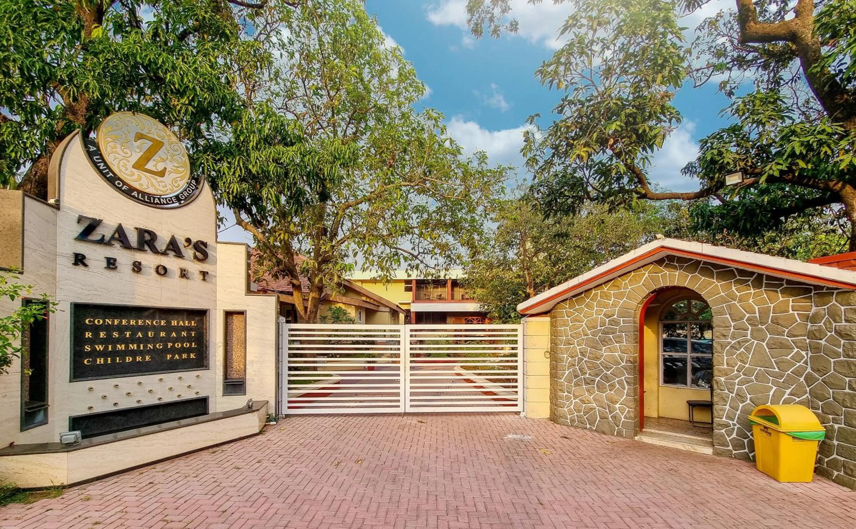 Facade/entrance in Zaras Resort Khandala