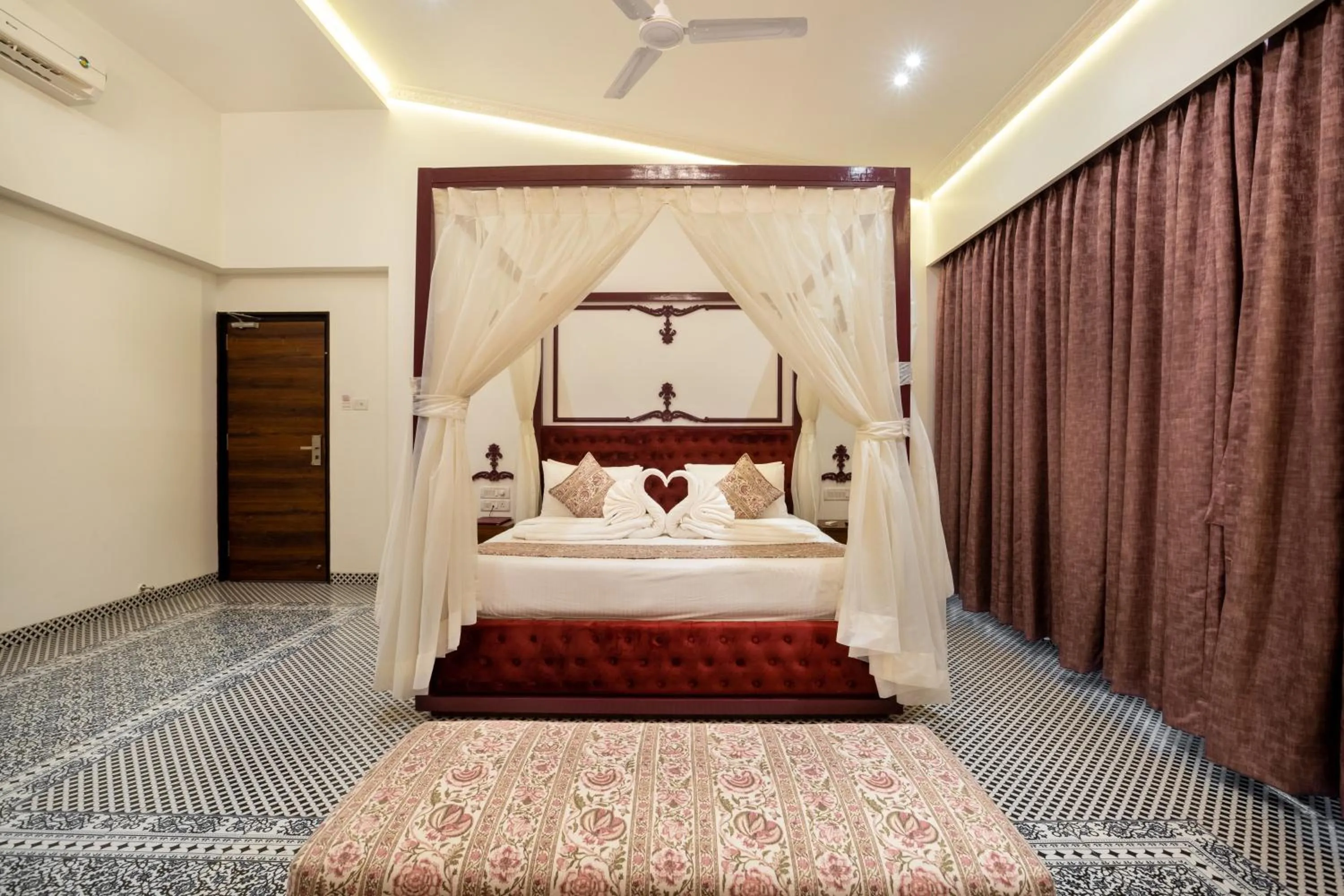 Bed in Zaras Resort Khandala