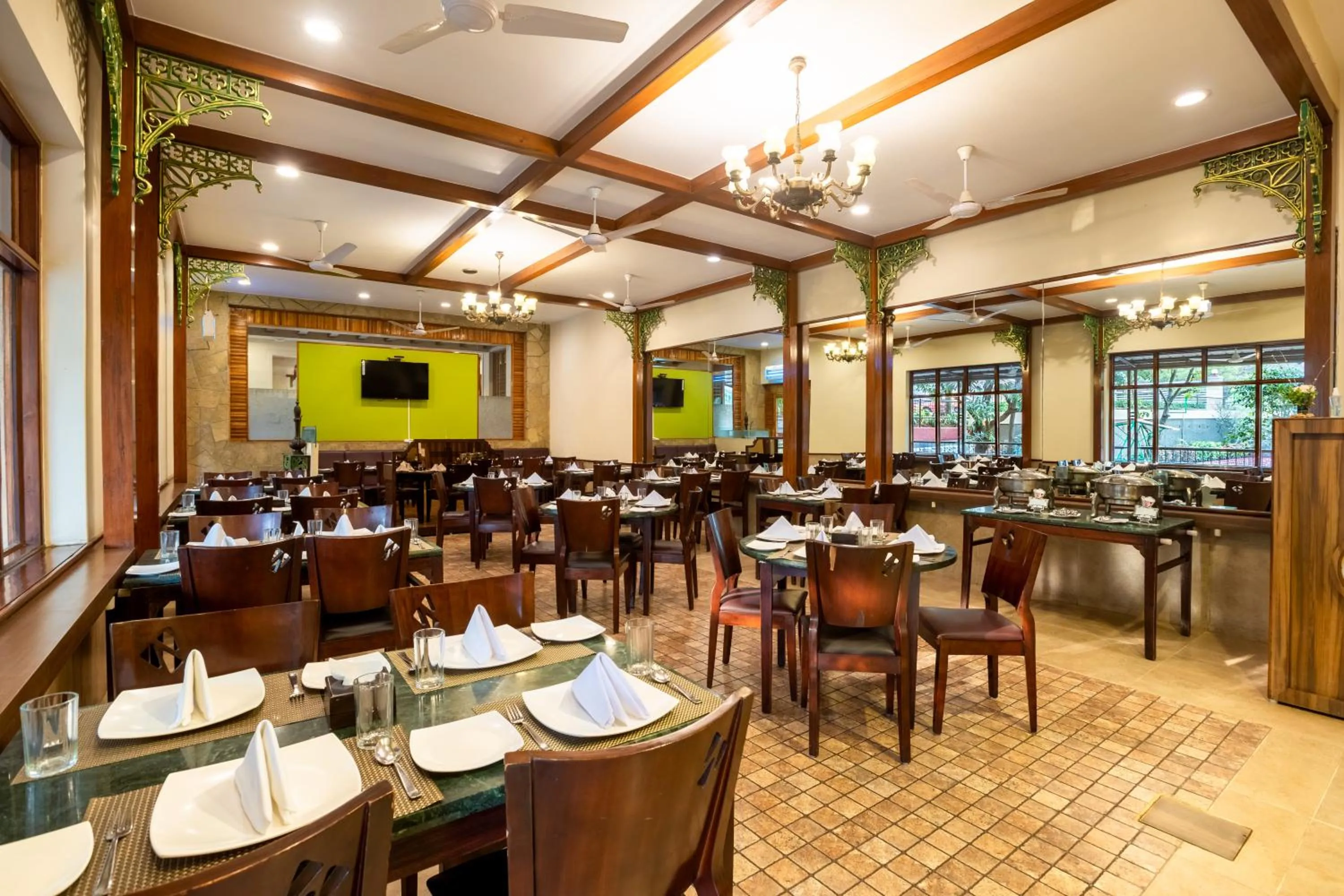 Restaurant/places to eat in Zaras Resort Khandala