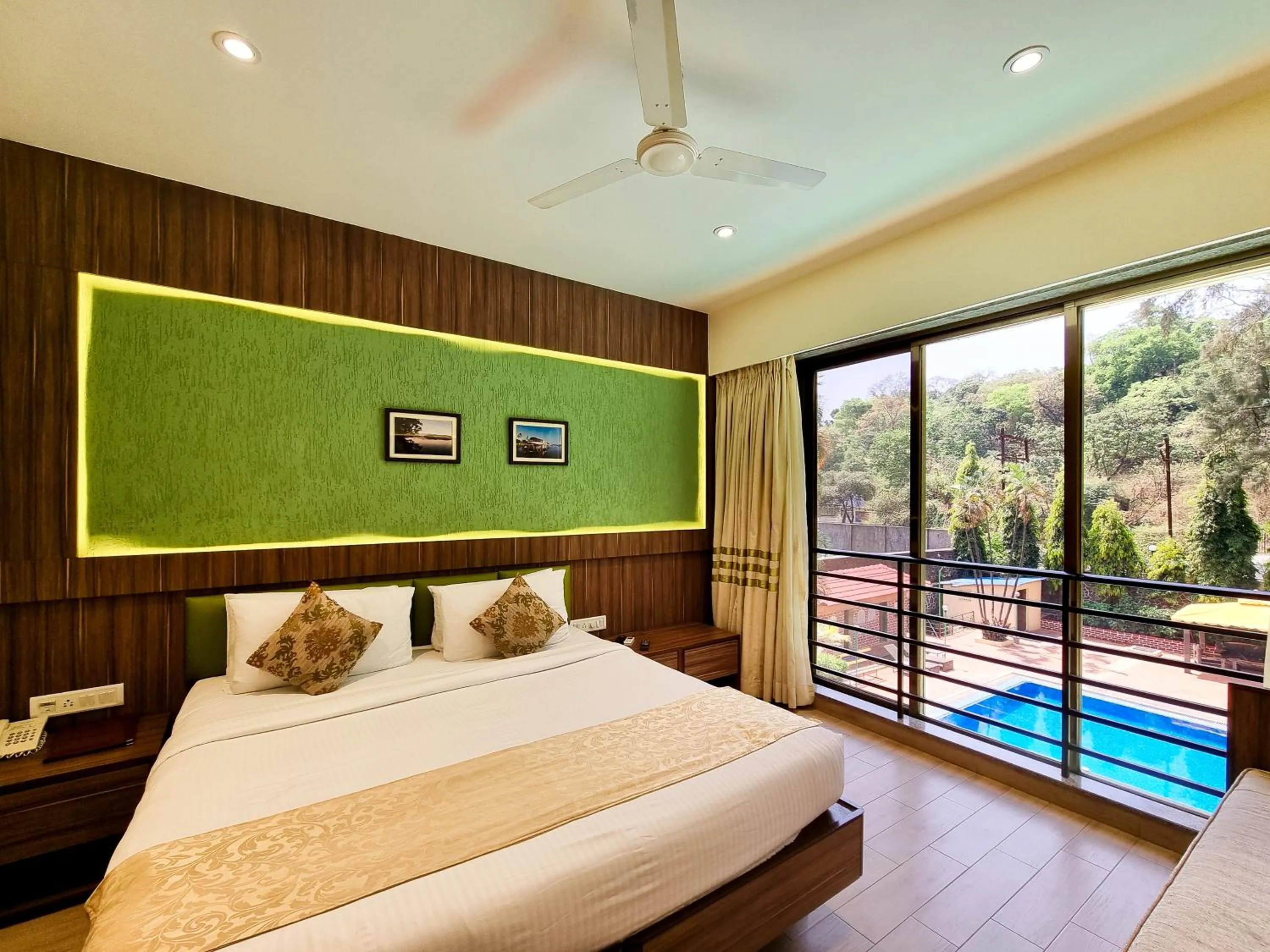 Photo of the whole room, Bed in Zaras Resort Khandala
