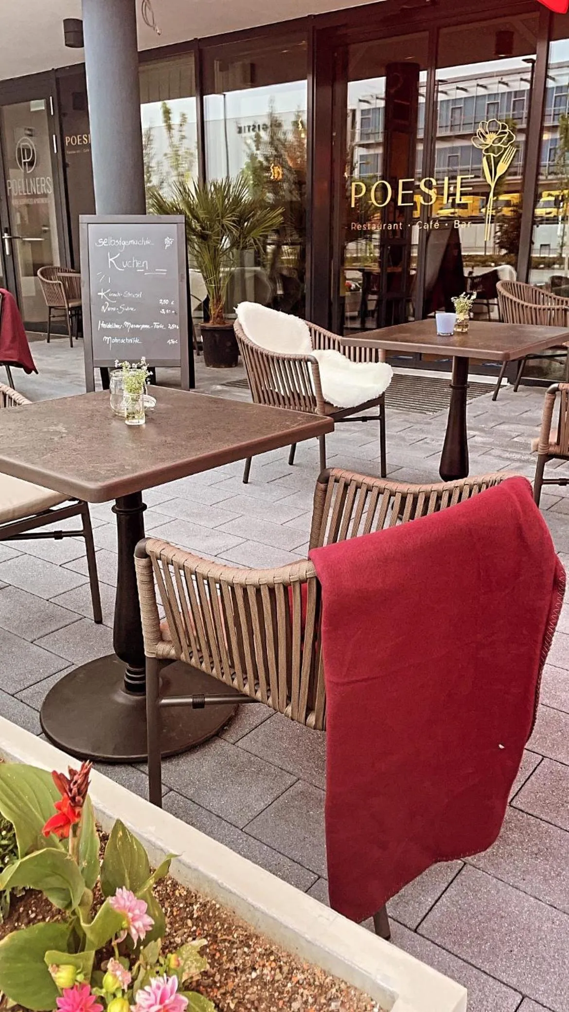 Balcony/Terrace in Hotel Poellners 20 min von München Hbf