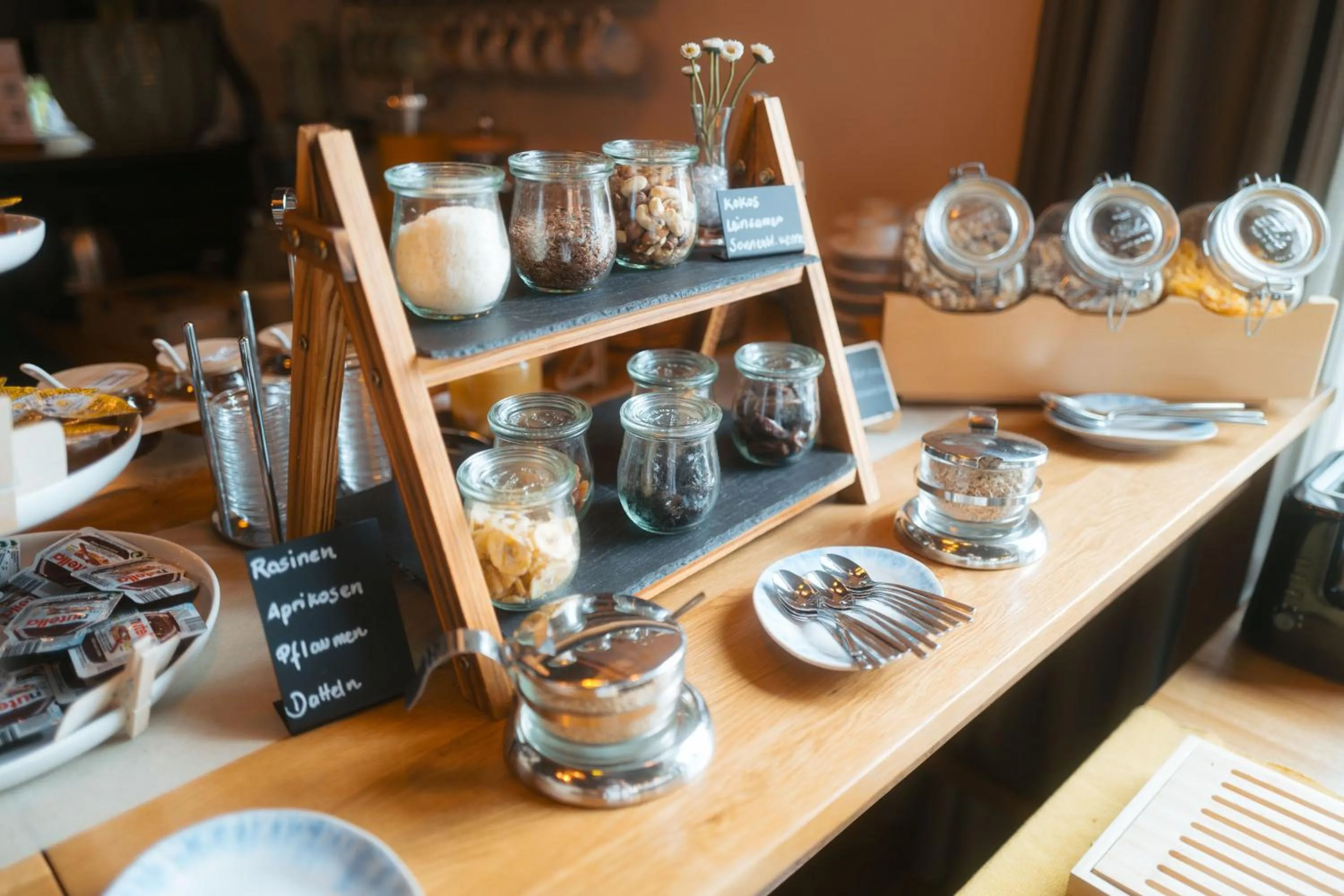 Breakfast in Hotel Poellners 20 min von München Hbf