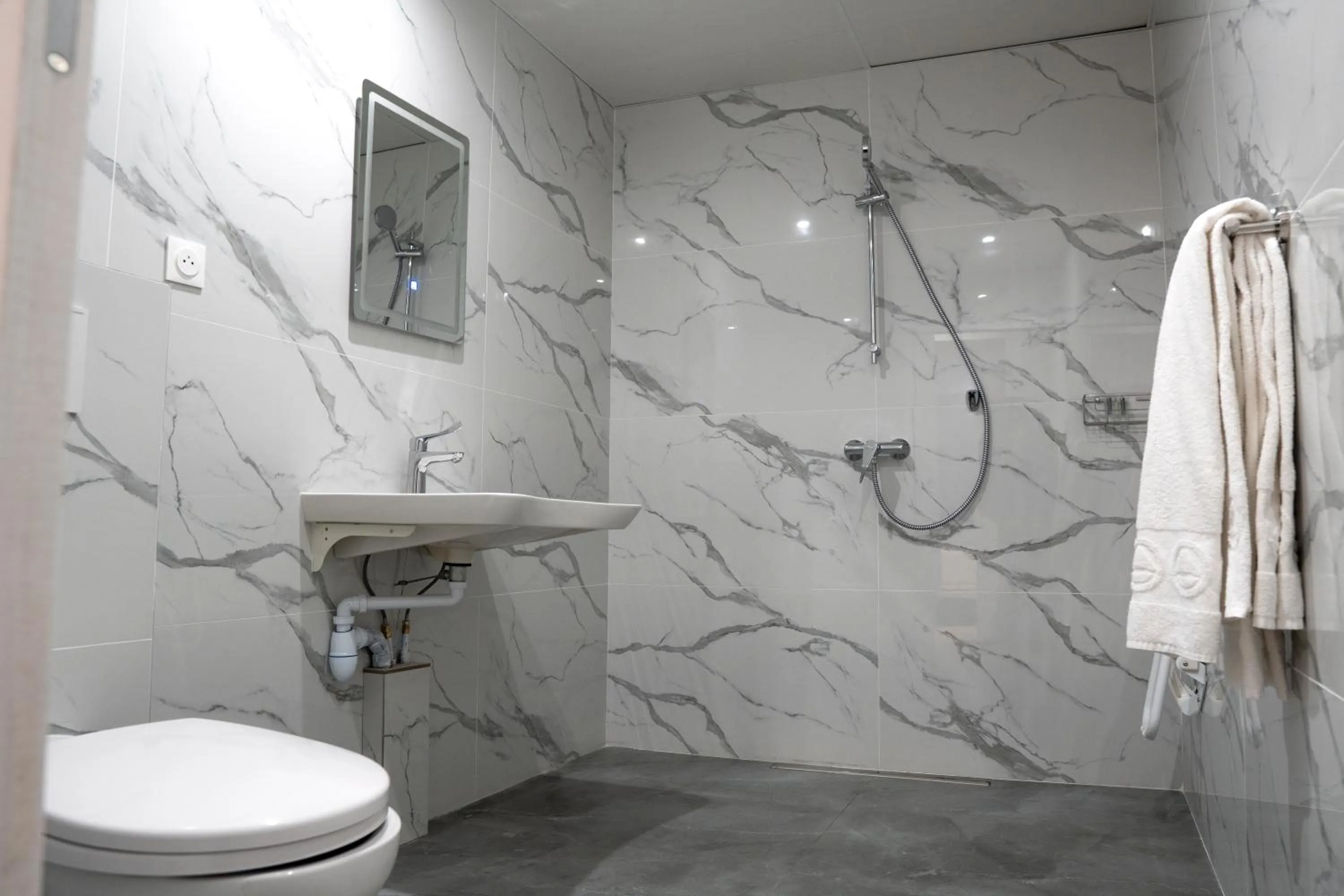 Bathroom in Aero Hotel