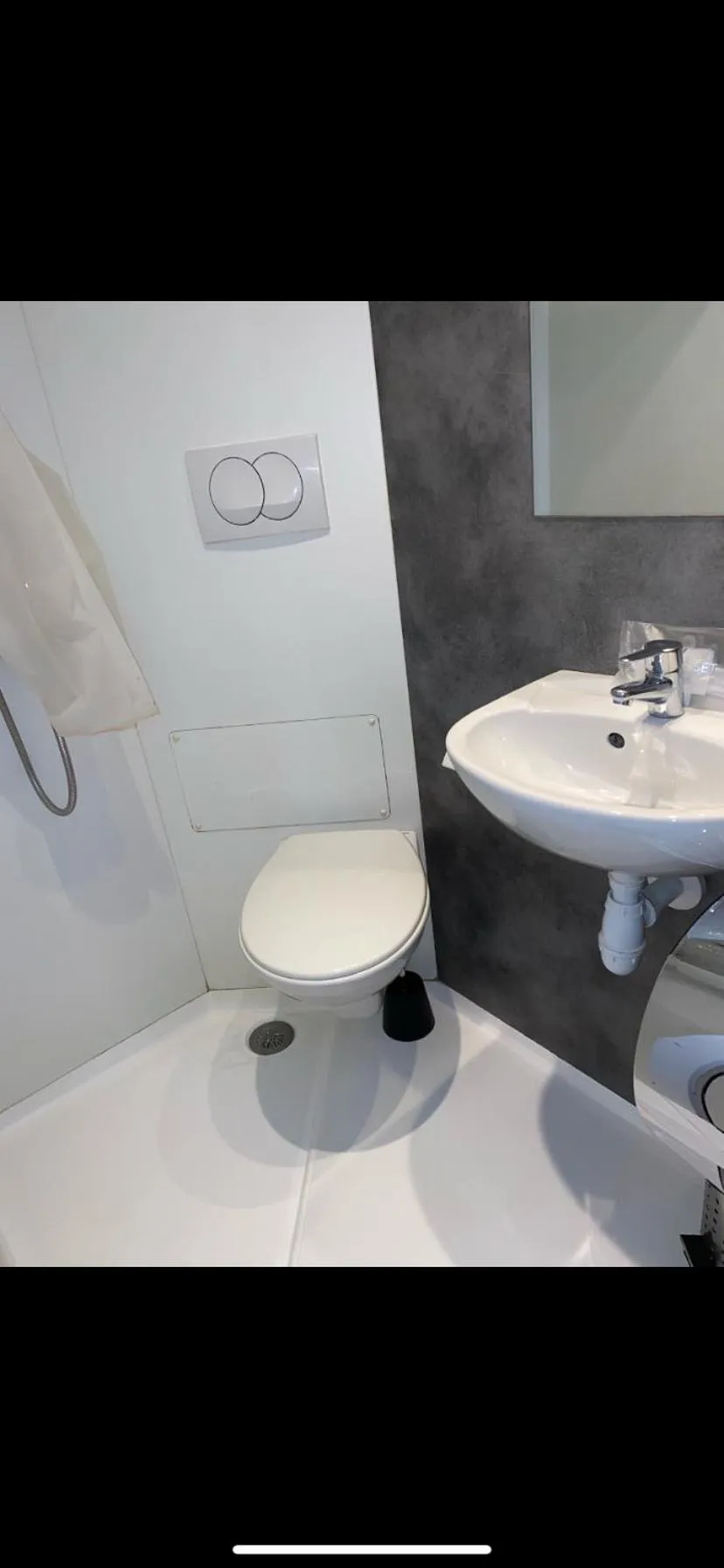 Bathroom in Aero Hotel