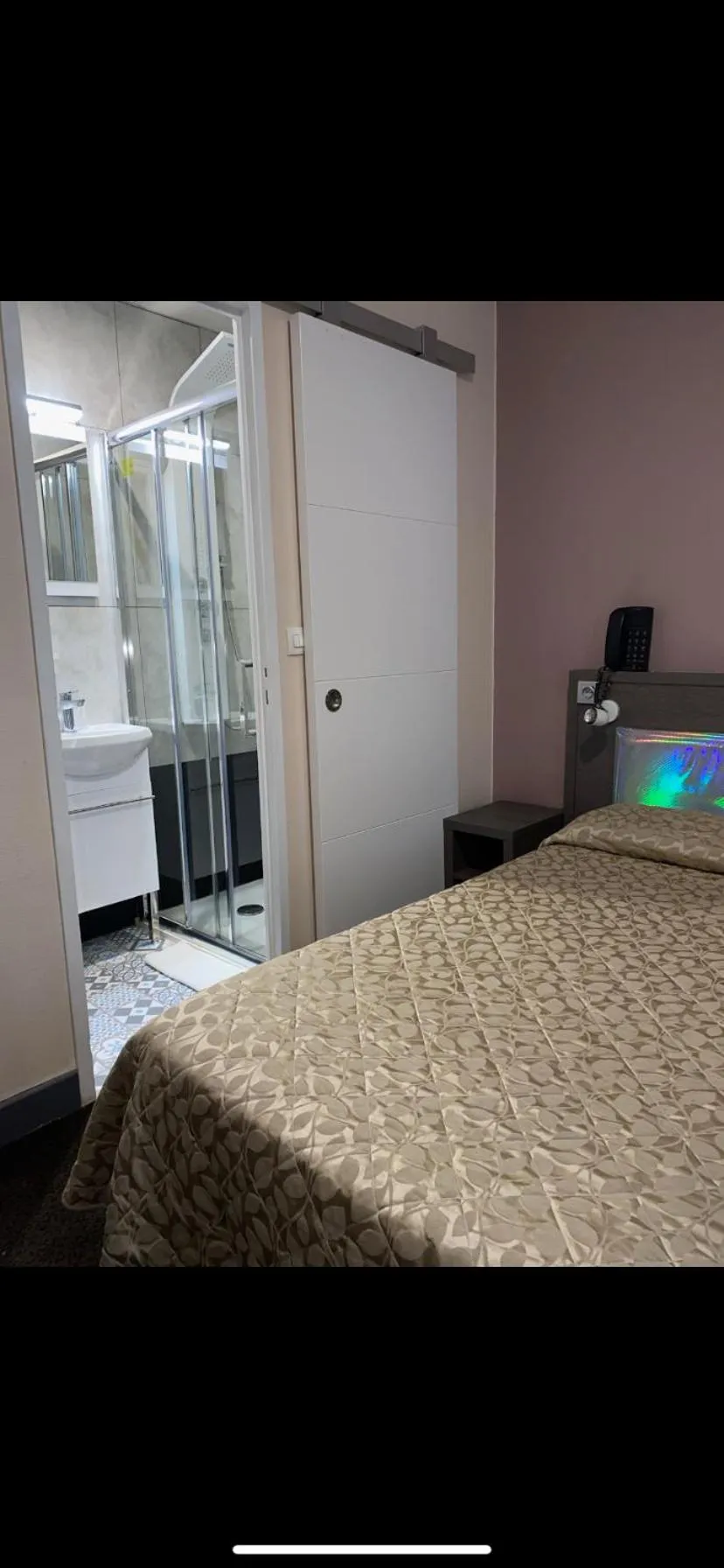 Bedroom, Bed in Aero Hotel